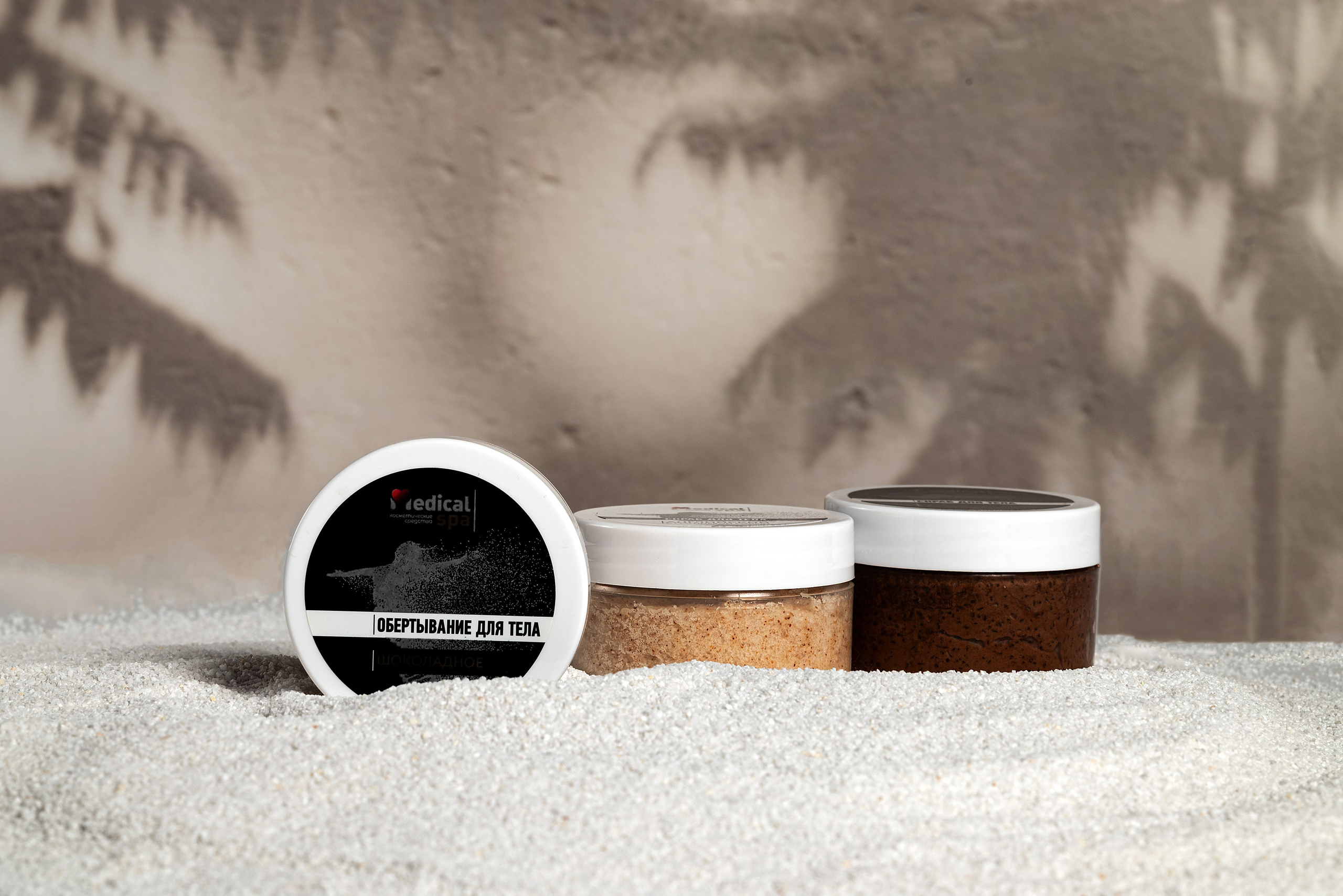 скрабы для тела, косметика, на фонах пляжных, средства для кожи, рекламное фото