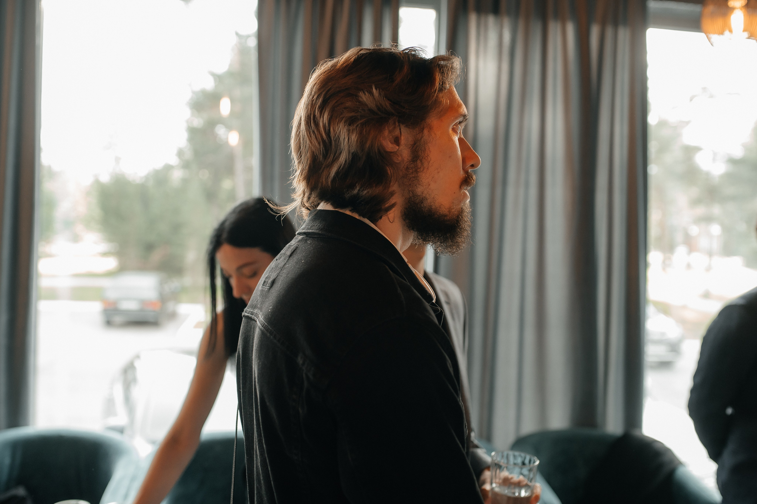 Презентация картины Карима в Париже. Фотограф Нижний Новгород