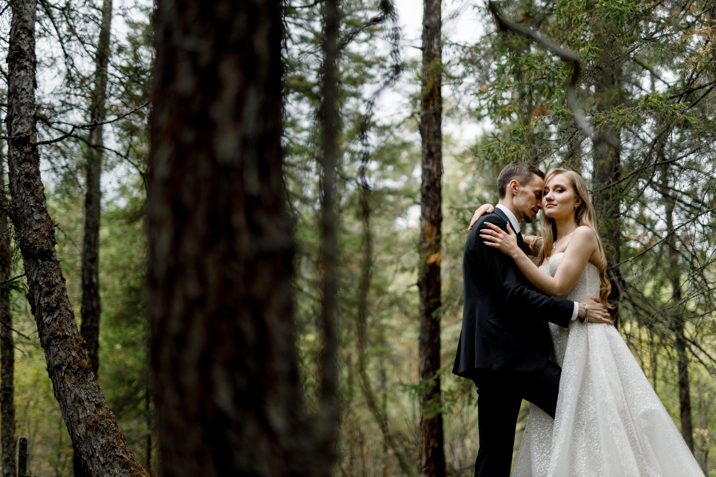 Полина и Женя. Лес, кожанки и 2 дня кайфа. Свадебный фотограф в Иркутске Сапаров Александр