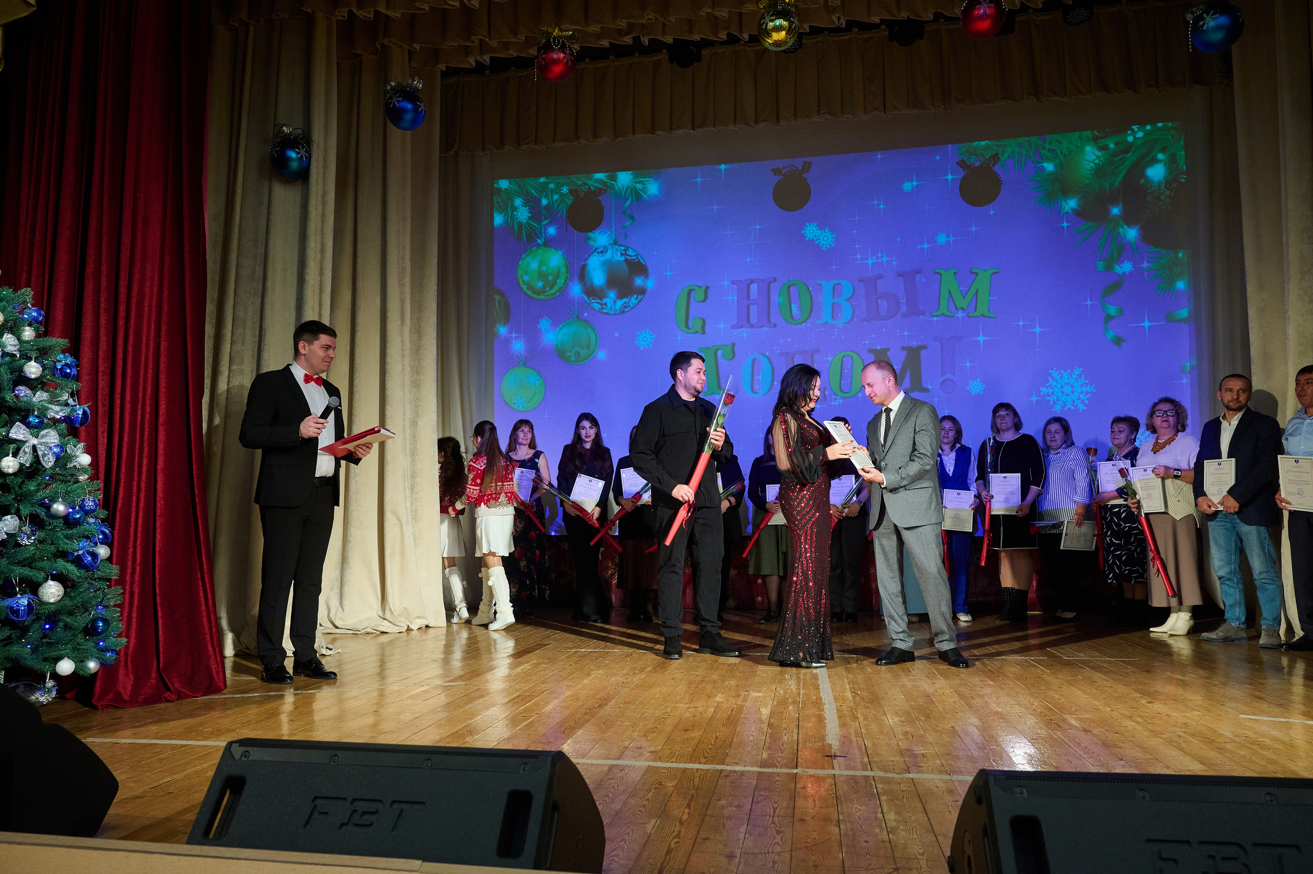 Концерт НГ В ДК. Жизнь курорта Кабардинка в фотографиях