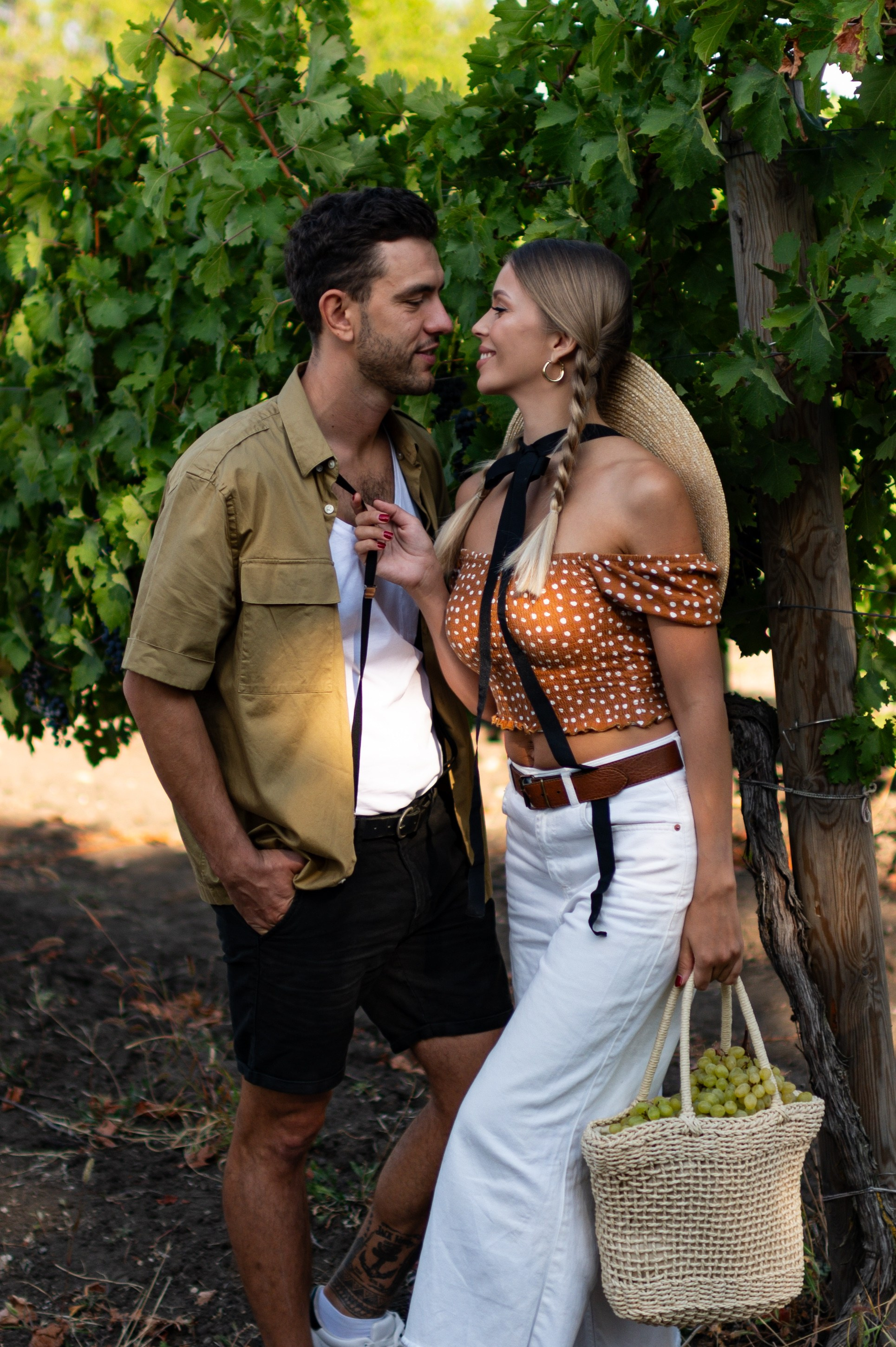Lovestory на плантации виноградников в Крыму. Фотограф Москва и Видеограф Москва