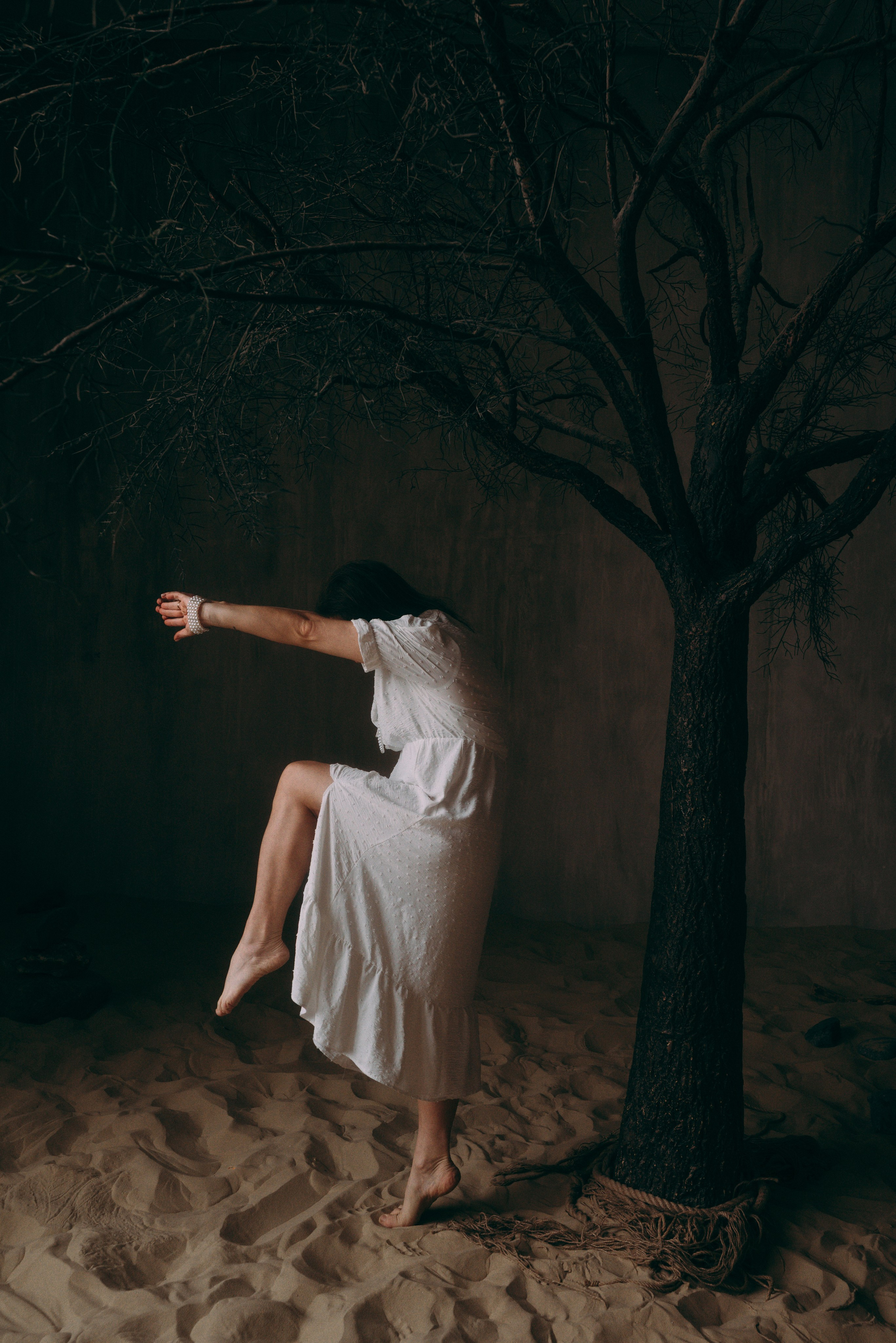 Женская психологическая съёмка в студии. Фотоведьма Дарья Нечинская