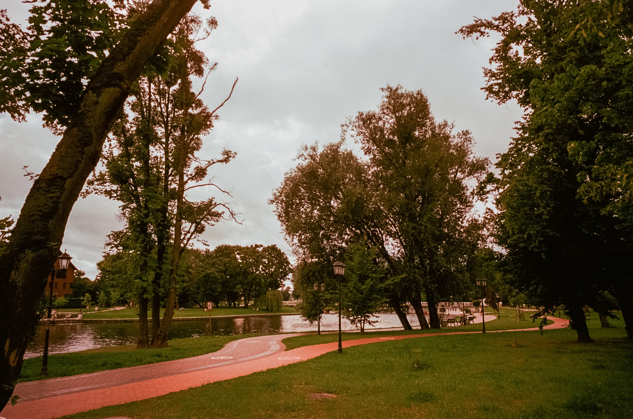 Прогулки по Калининграду. Верхнее озеро и арт-кафе Толстой. Фотограф-документалист Мария Осокина