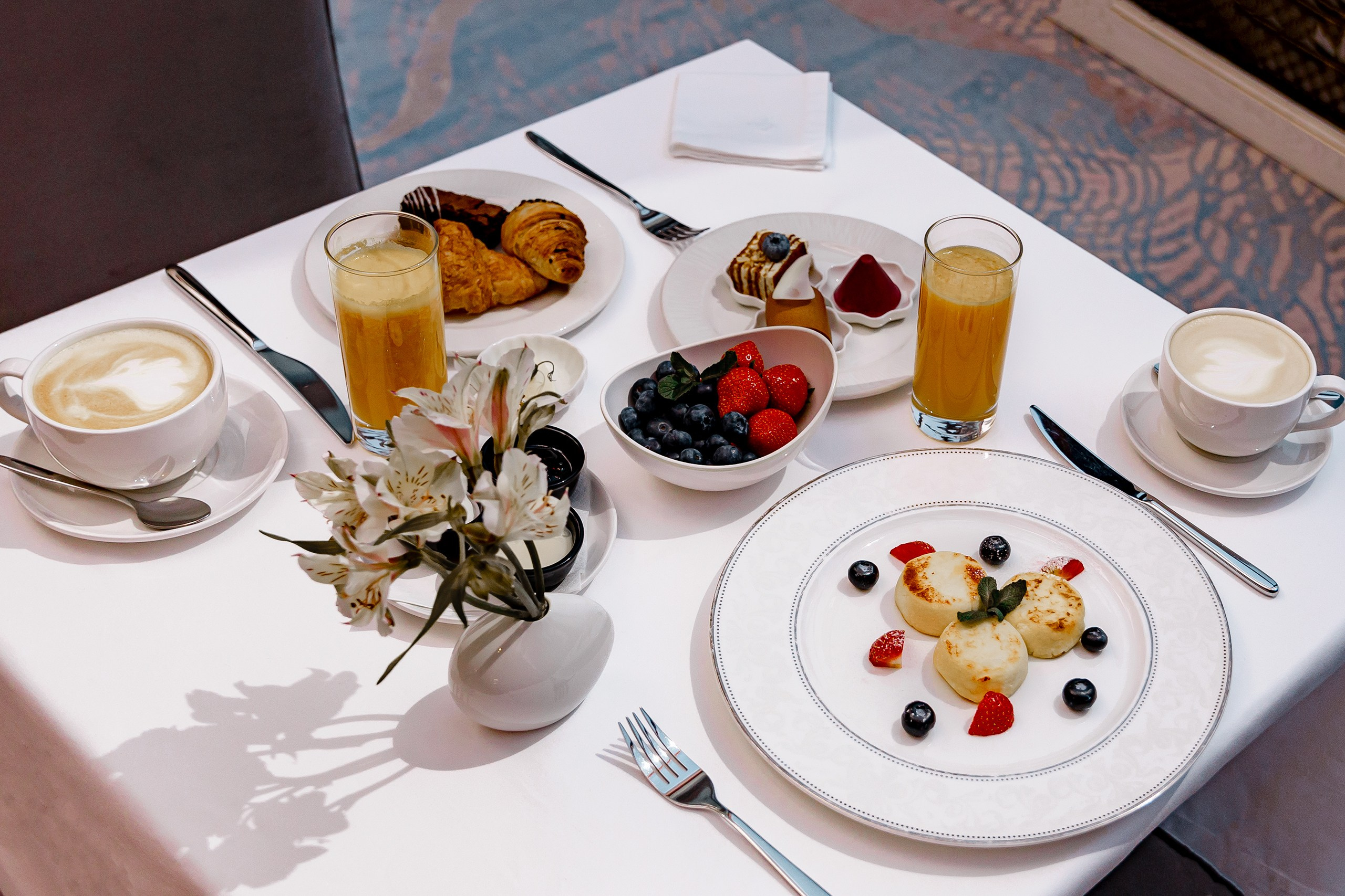 Завтрак в Ресторане «ST REGIS MOSCOW». Свадебный/Портретный фотограф снимаю в Москве