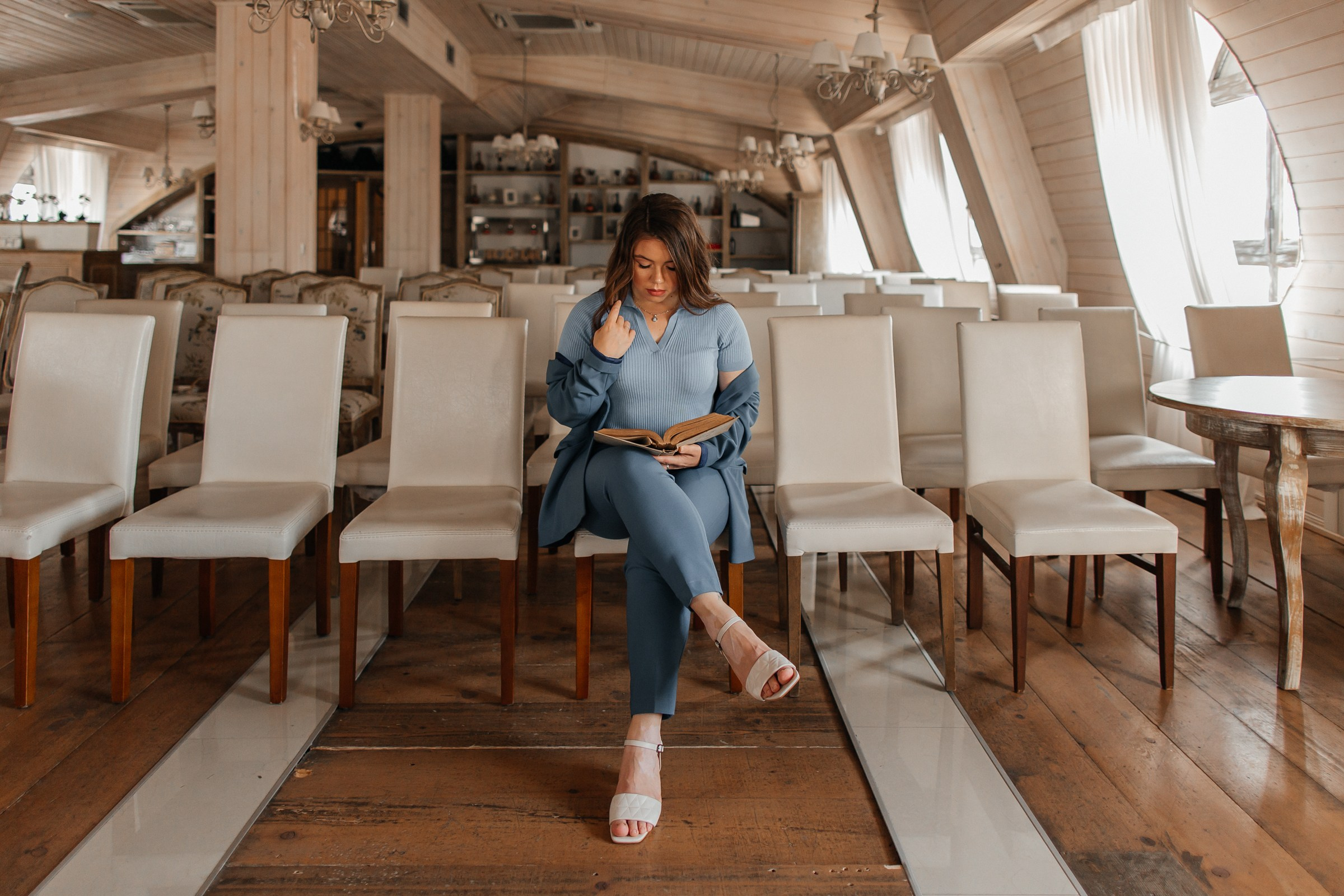 Марина. Съёмка в ресторане. Фотограф Батуми | Lera Rawlick