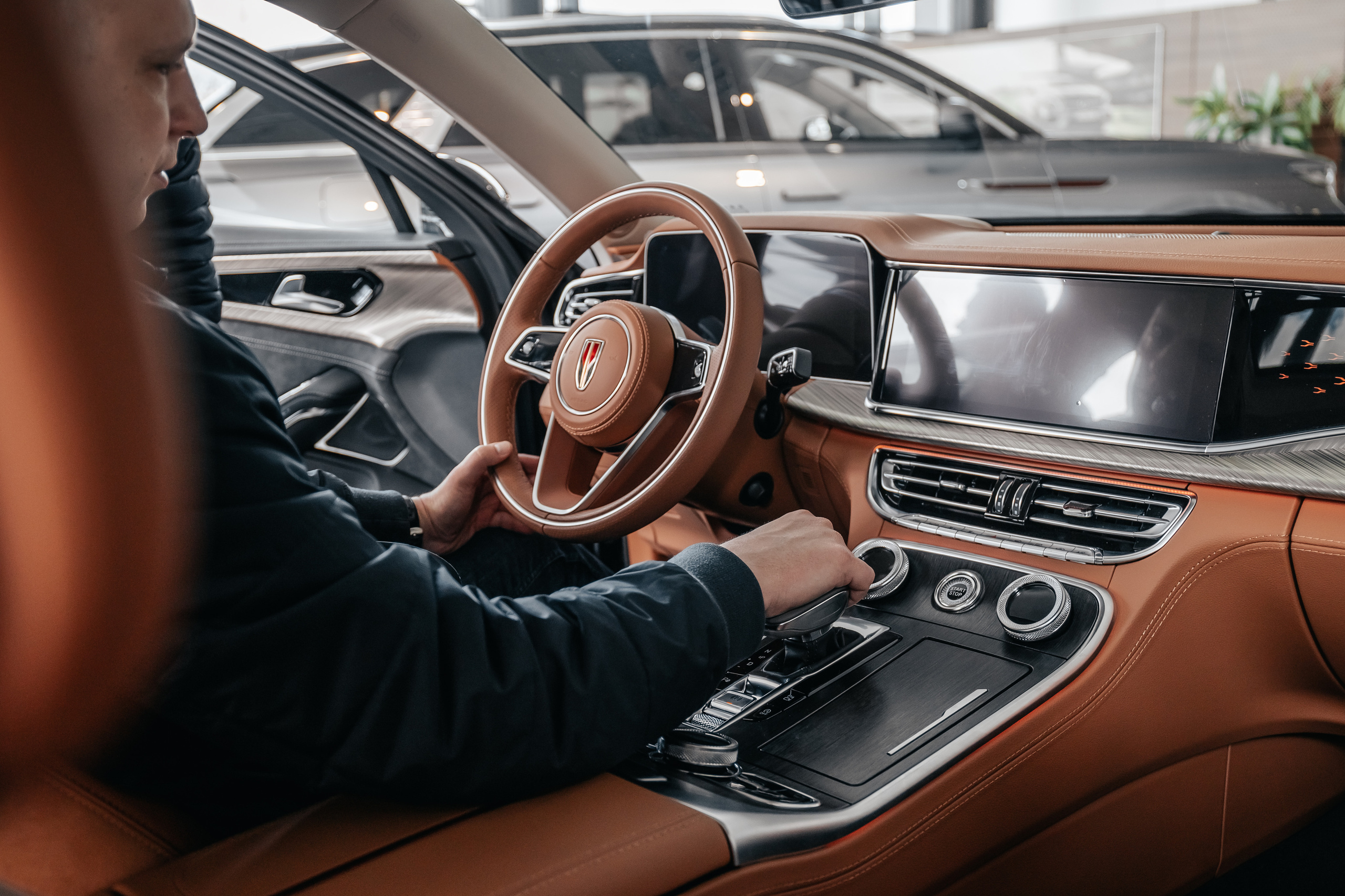Презентация китайских автомобилей Hongqi в КлючАвто. Автомобильный фотограф, видеограф в Краснодаре Левшакова Анжелика