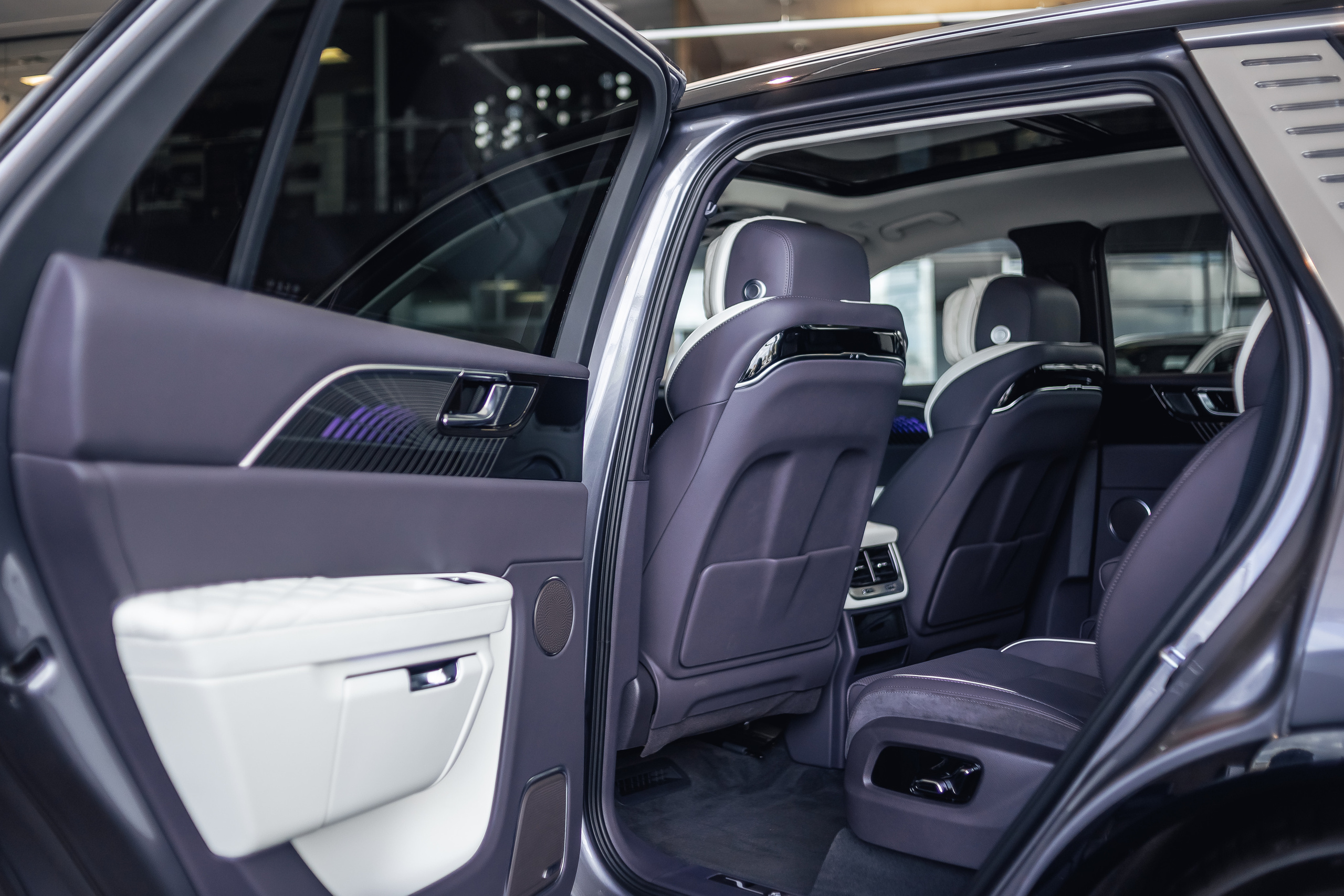 Презентация китайских автомобилей Hongqi в КлючАвто. Автомобильный фотограф, видеограф в Краснодаре Левшакова Анжелика