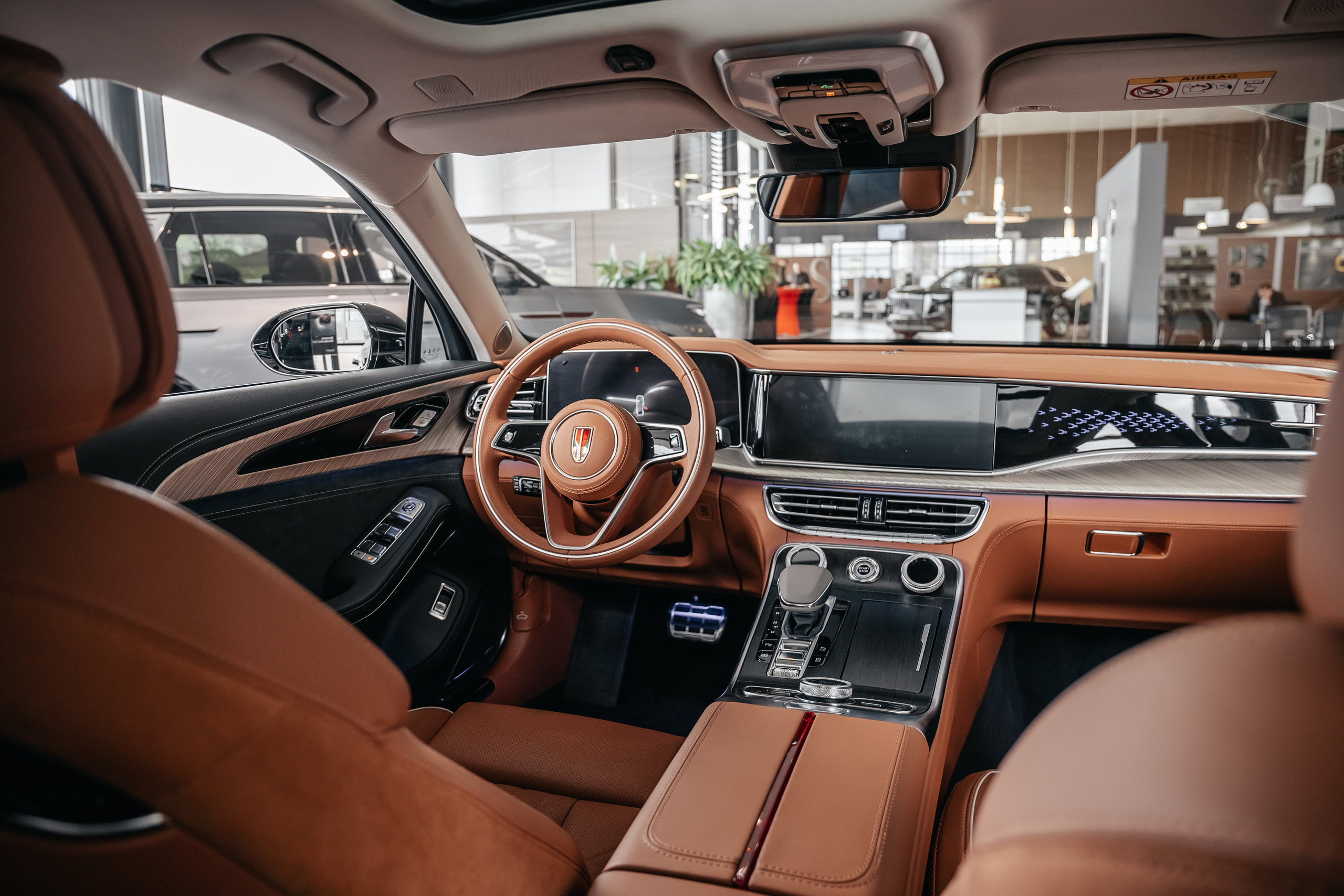 Презентация китайских автомобилей Hongqi в КлючАвто. Автомобильный фотограф, видеограф в Краснодаре Левшакова Анжелика