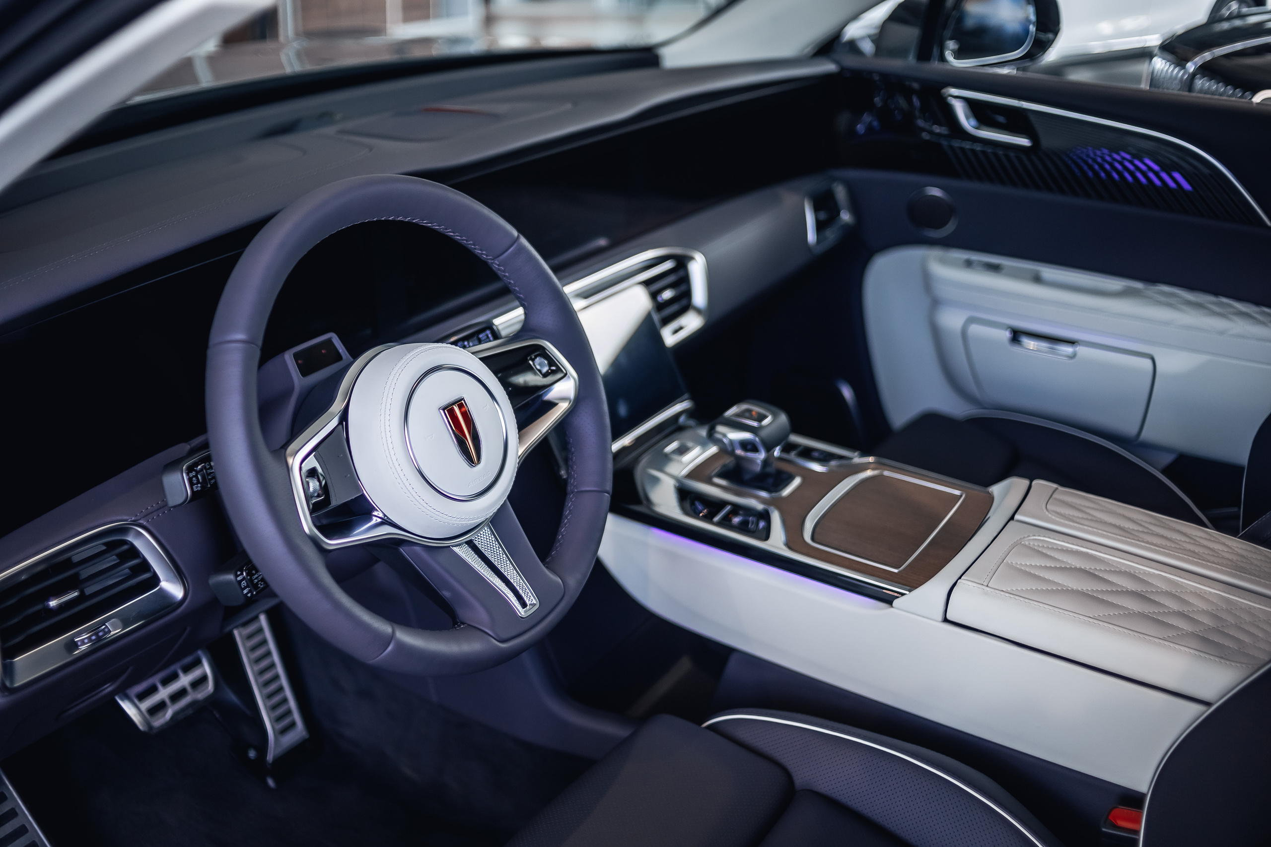 Презентация китайских автомобилей Hongqi в КлючАвто. Автомобильный фотограф, видеограф в Краснодаре Левшакова Анжелика