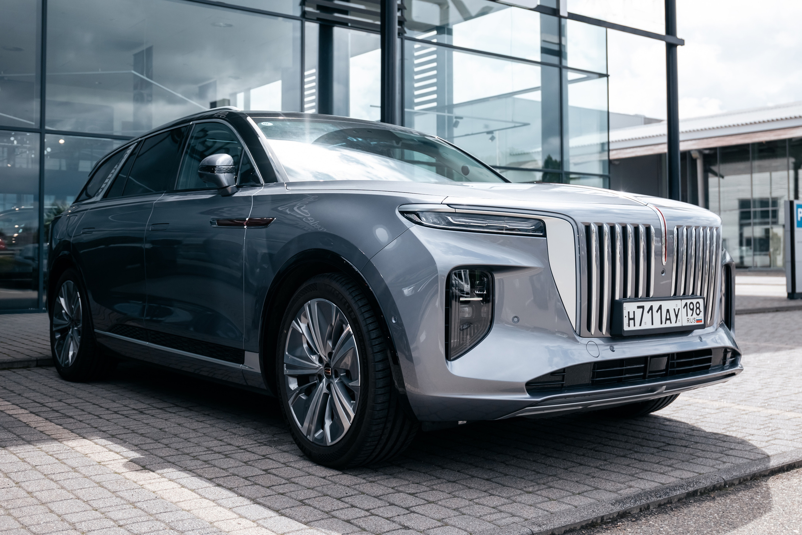 Презентация китайских автомобилей Hongqi в КлючАвто. Автомобильный фотограф, видеограф в Краснодаре Левшакова Анжелика