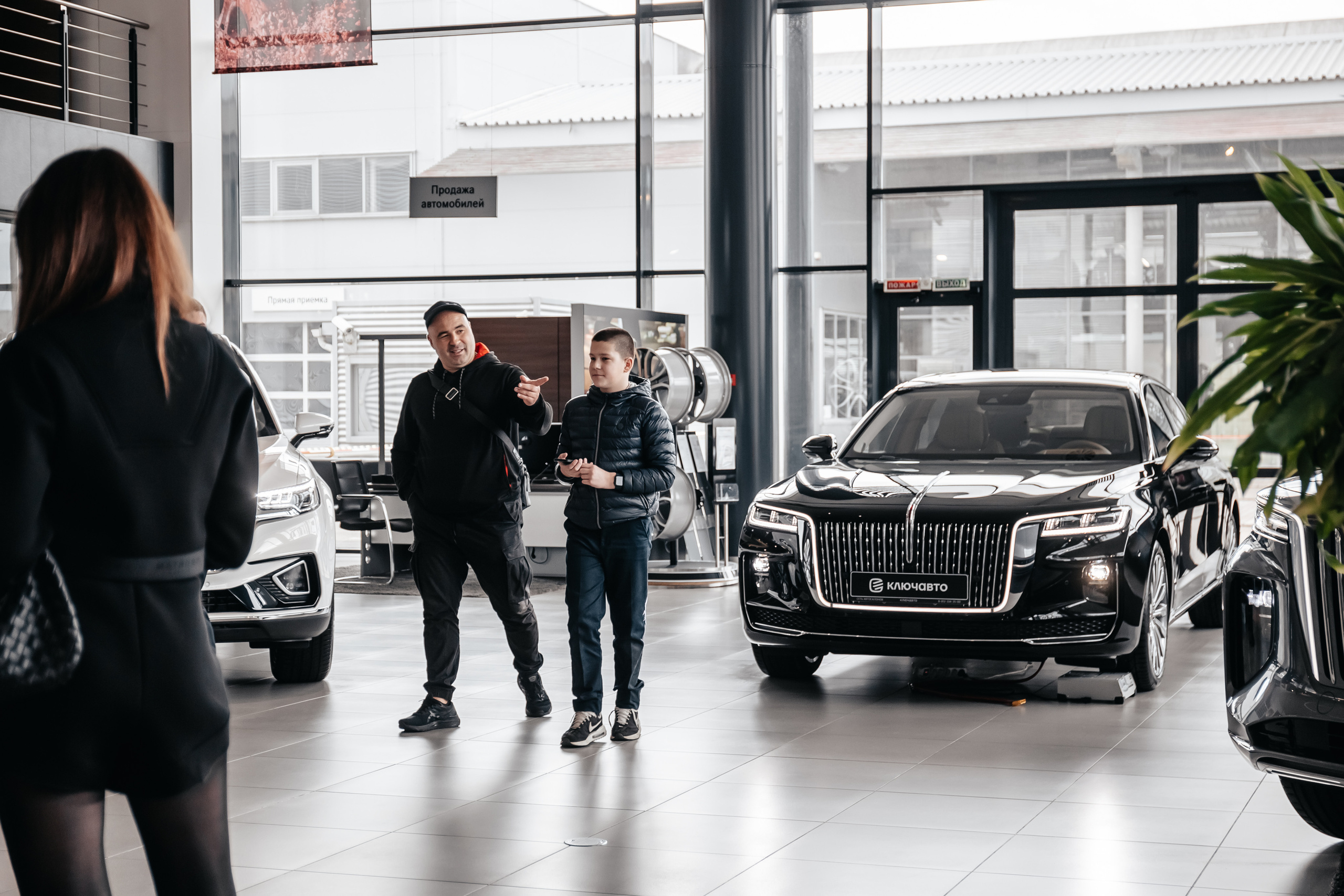 Презентация китайских автомобилей Hongqi в КлючАвто. Автомобильный фотограф, видеограф в Краснодаре Левшакова Анжелика