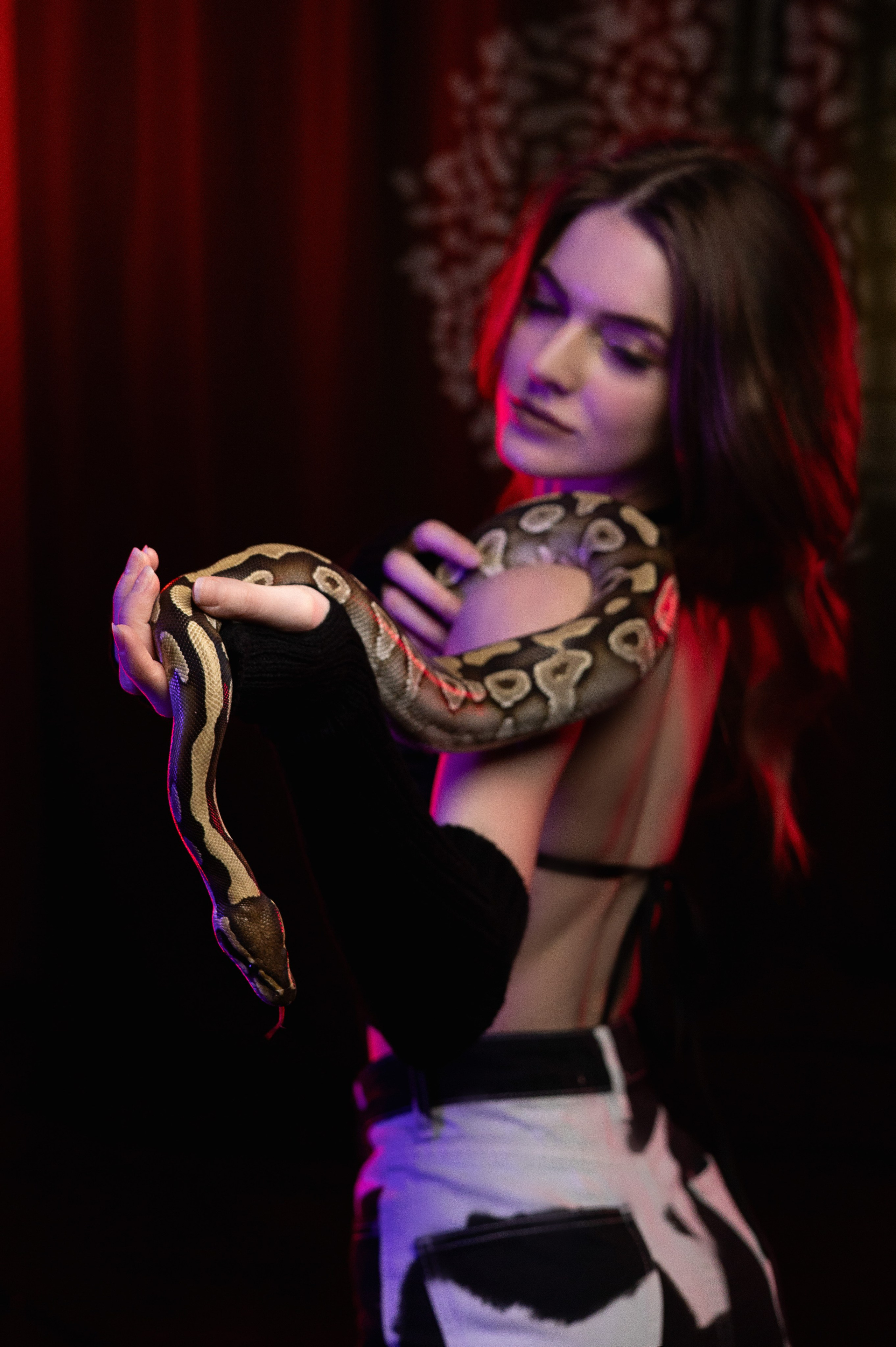Анастасия. Фотосессия со змеей. Портретный фотограф Панферова Регина г. Санкт-Петербург, г. Казань