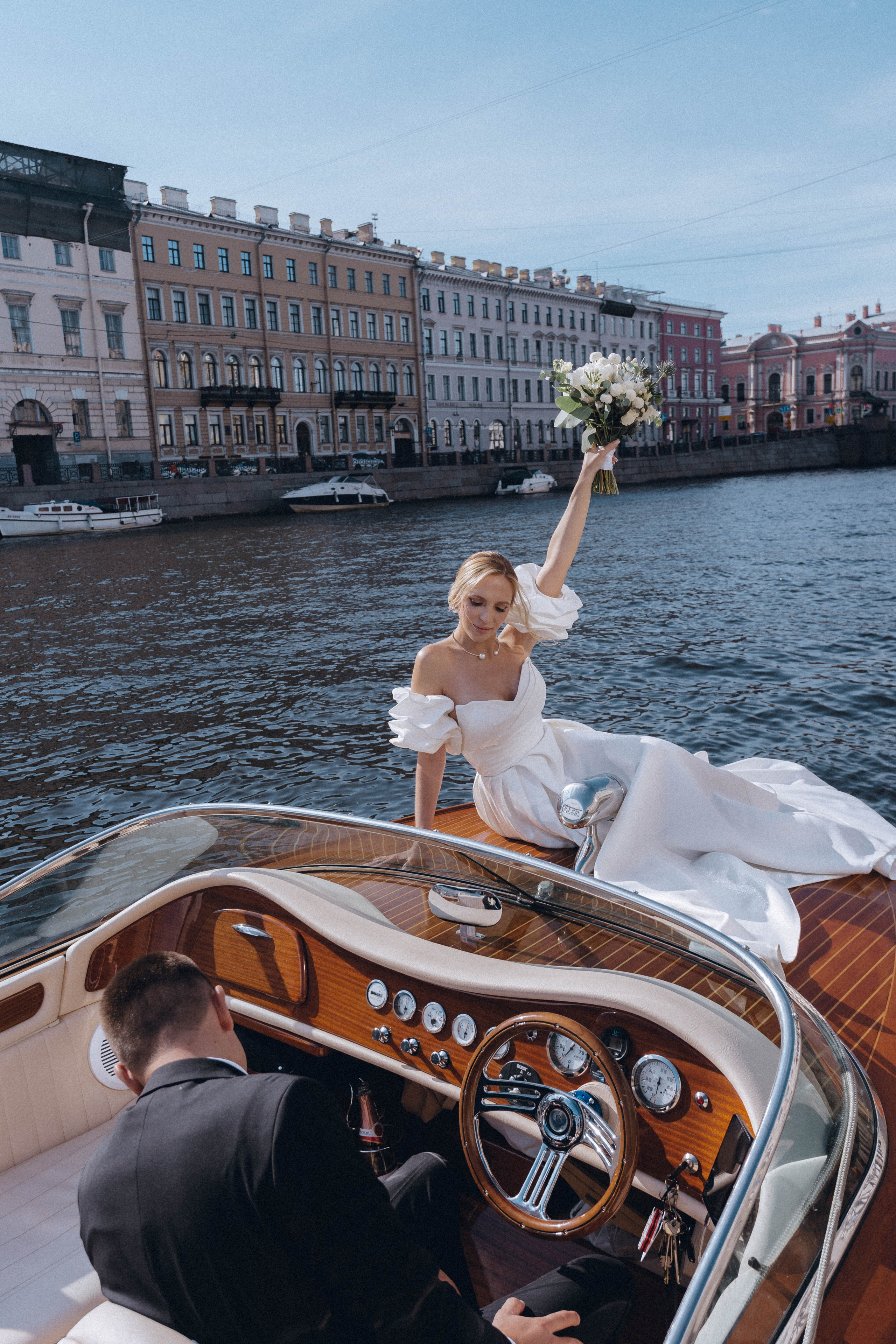 СВАДЕНБНАЯ СЬЕМКА НА КАТЕРЕ ПО КАНАЛАМ САНКТ-ПЕТЕРБУРГА И В АКВАТОРИИ НЕВЫ. Профессиональный фотограф, Санкт-Петербург — Виктория Богомолова