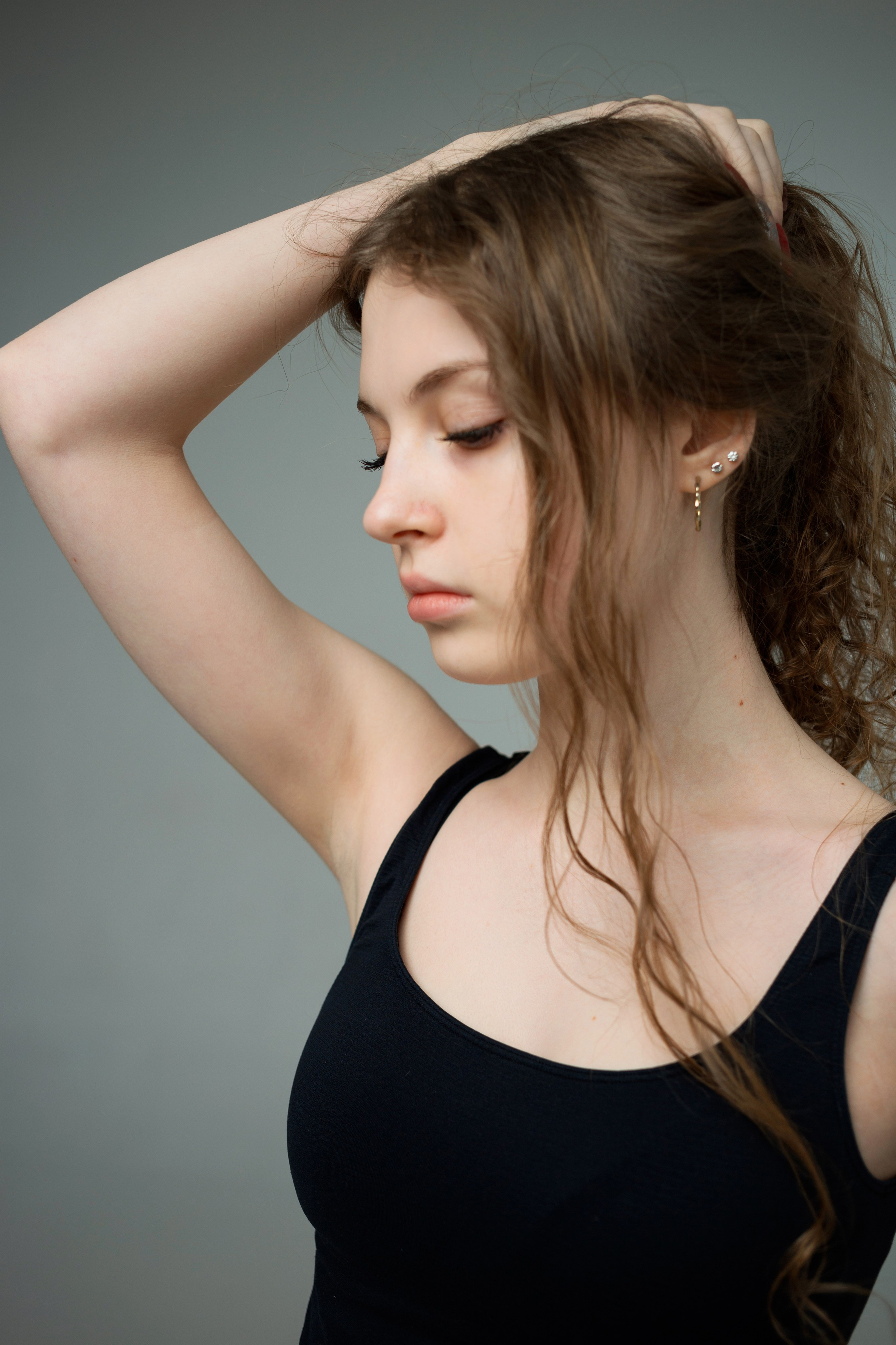 Портретная фотосъемка в фотостудии Adini (Адини) в Санкт-Петербурге. Профессиональный фотограф в СПб. Фотосессия в фотостудии Санкт-Петербурга. Идеи позирования на фото. Локации где фотографироваться в Питере. Лаконичная минималистичная портретная съемка. Искренние живые фотографии