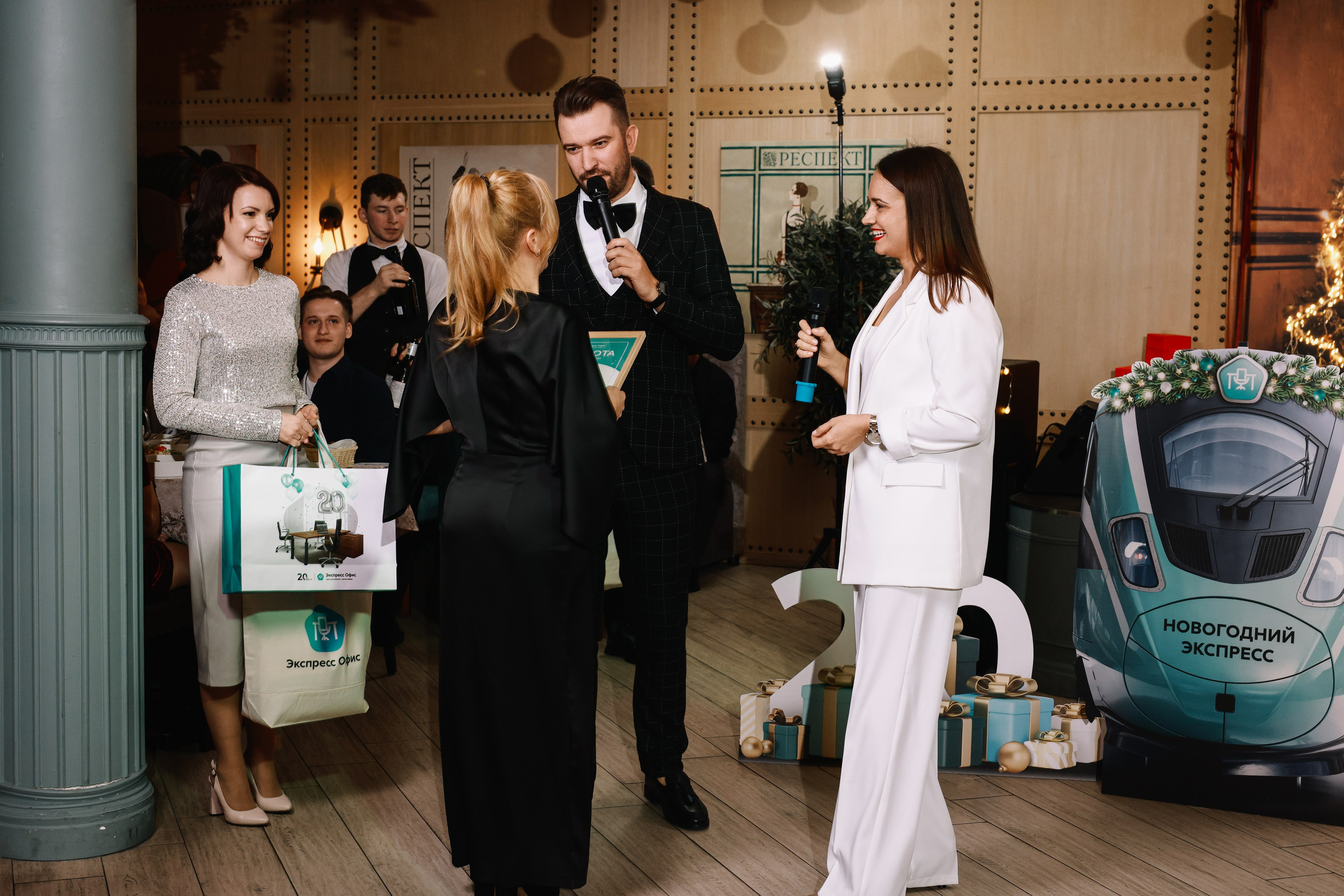 Экспресс Офис, новогодний корпоратив в ресторане Респект, г. Тула. Фотограф в Туле — Борисов Николай