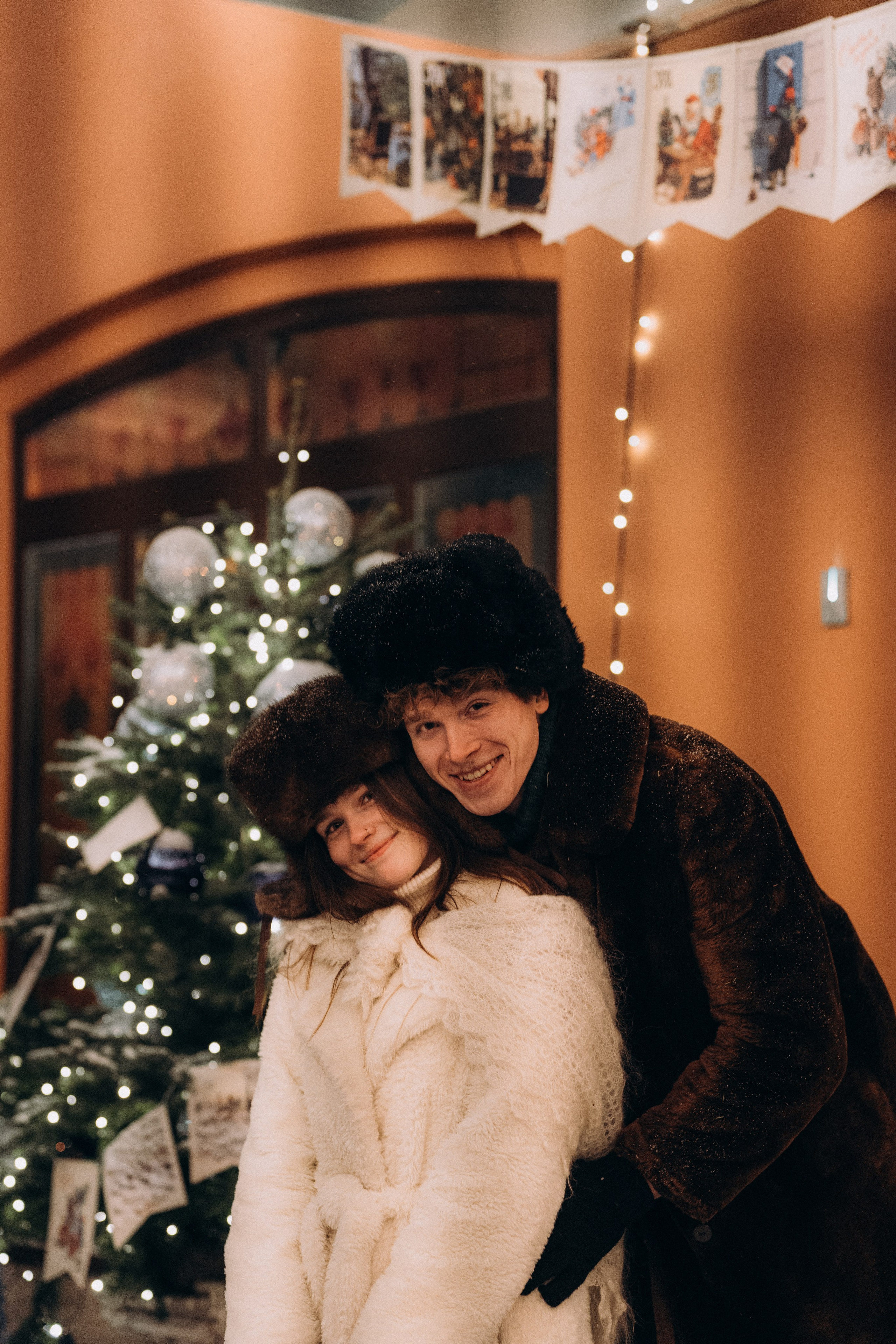 НОВОГОДНЯЯ ПРОГУЛКА ПАРЫ ПО ЧЕРНЫШЕВСКОЙ ПЕРЕД НОВЫМ ГОДОМ. Профессиональный фотограф, Санкт-Петербург — Виктория Богомолова