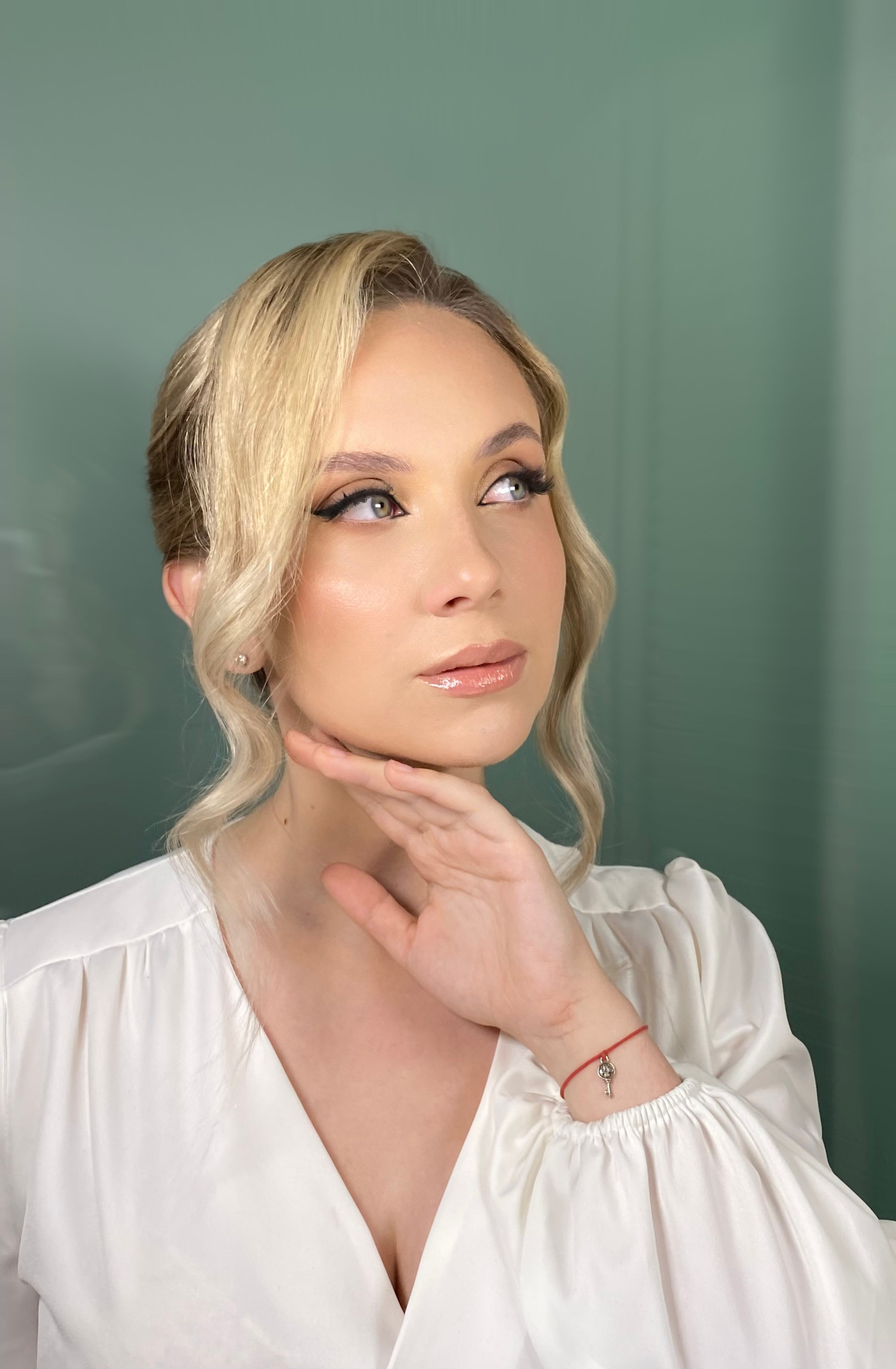 Свадебный образ макияж для невест Москве. СВАДЕБНЫЙ ВИЗАЖИСТ-СТИЛИСТ В МОСКВЕ ПРИЧЕСКИ МАКИЯЖ БРОВИ ВЫЕЗД