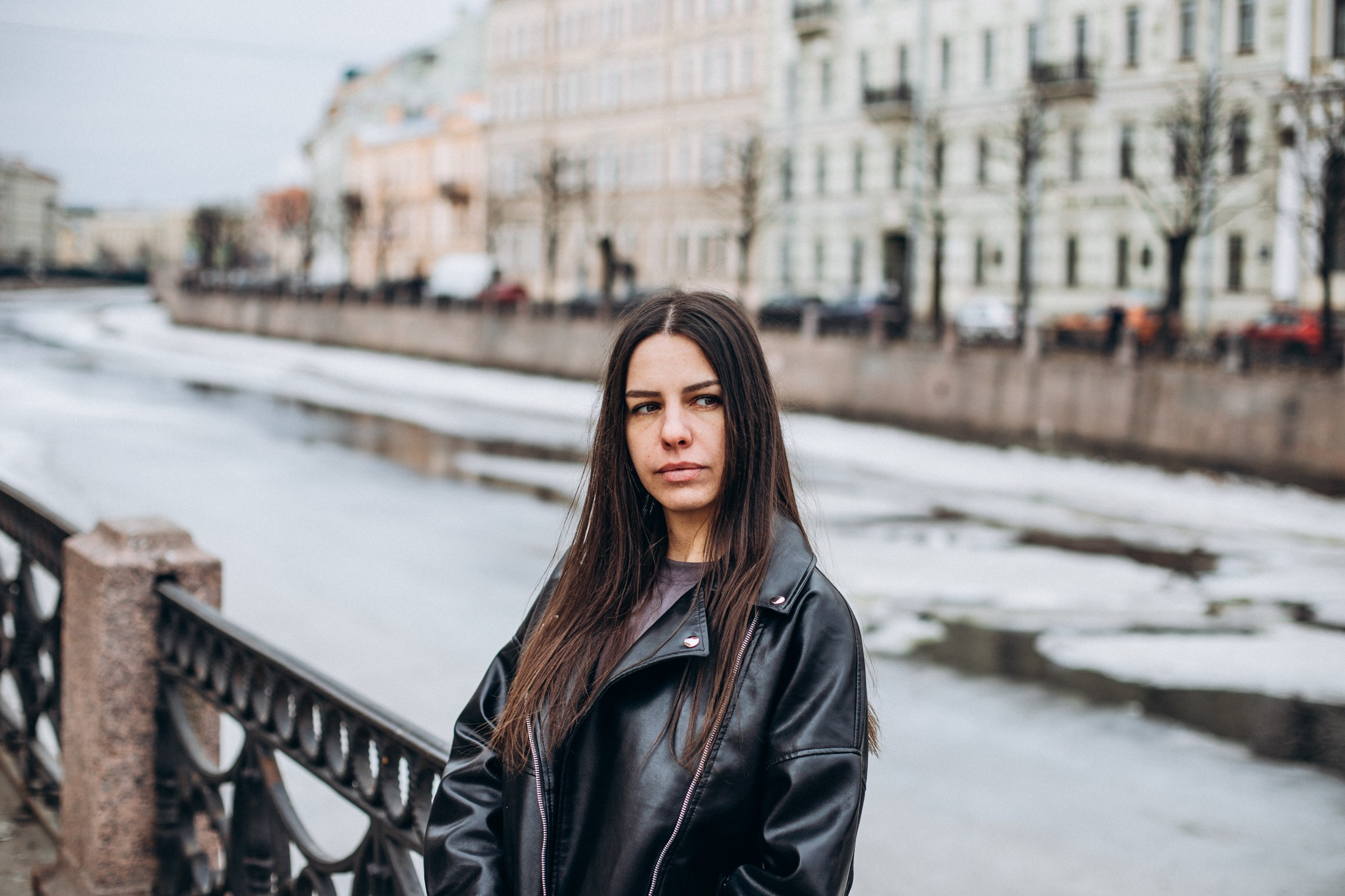 Ксения в марте. Фотопрогулка в Петербурге. Индивидуальный и семейный фотограф в Санкт-Петербурге