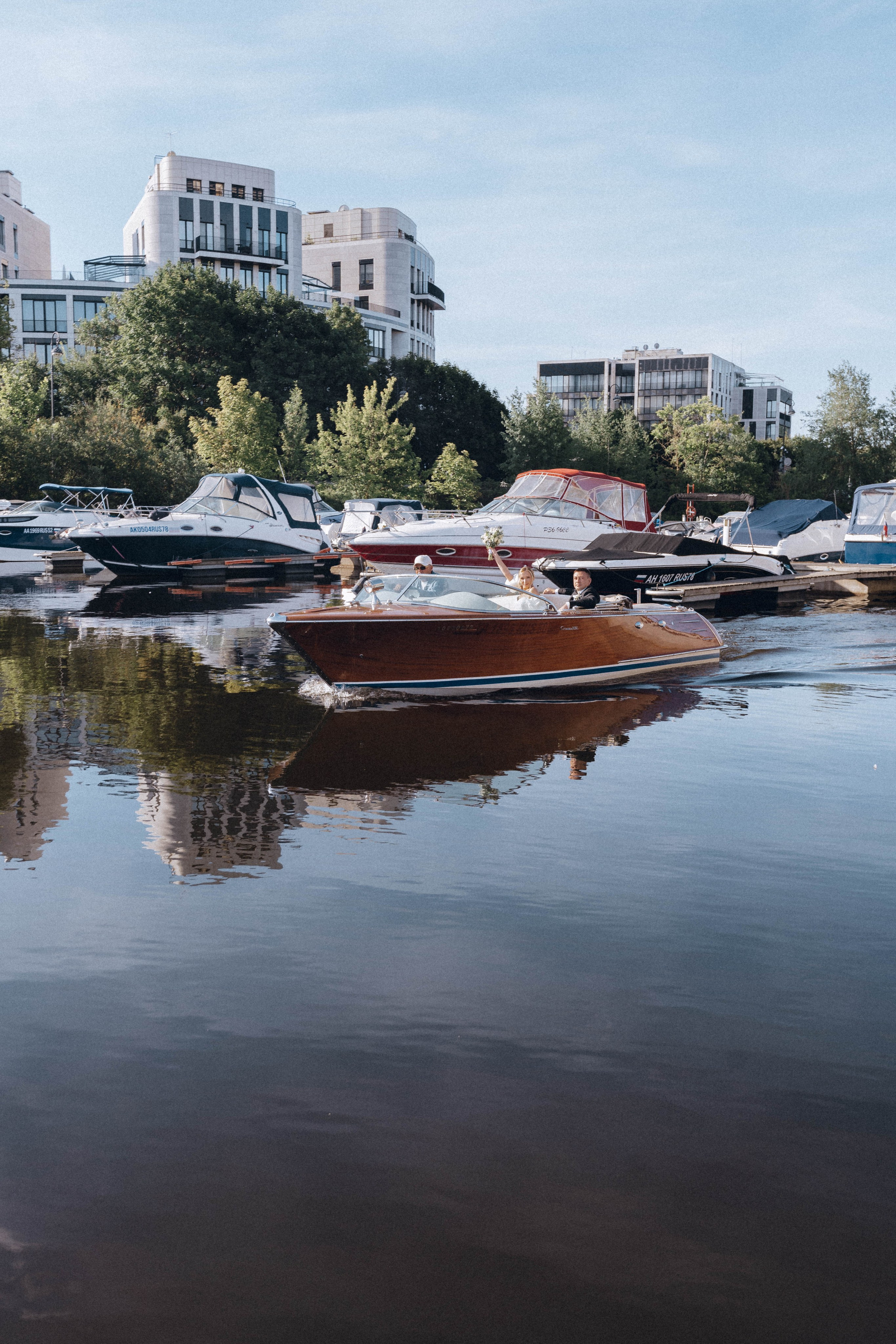 СВАДЕНБНАЯ СЬЕМКА НА КАТЕРЕ ПО КАНАЛАМ САНКТ-ПЕТЕРБУРГА И В АКВАТОРИИ НЕВЫ. Профессиональный фотограф, Санкт-Петербург — Виктория Богомолова