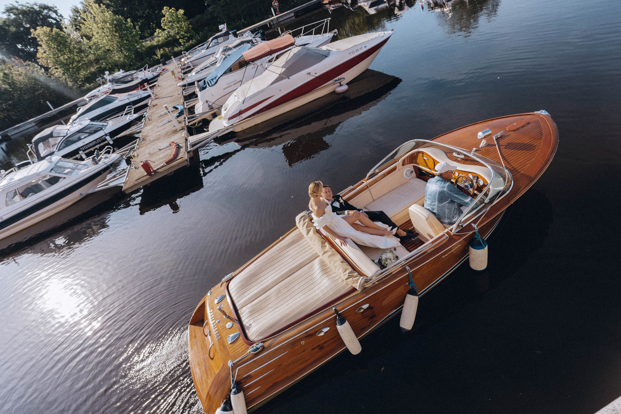 СВАДЕНБНАЯ СЬЕМКА НА КАТЕРЕ ПО КАНАЛАМ САНКТ-ПЕТЕРБУРГА И В АКВАТОРИИ НЕВЫ. Профессиональный фотограф, Санкт-Петербург — Виктория Богомолова