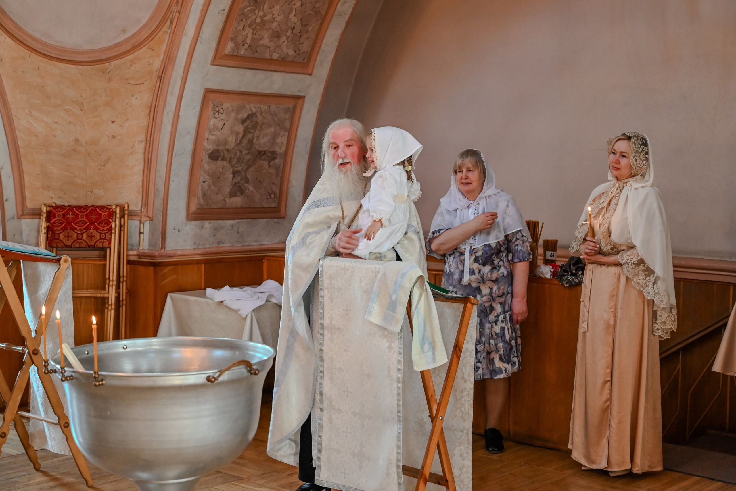 Крещение мама Анна. Семейный и детский фотограф Москва