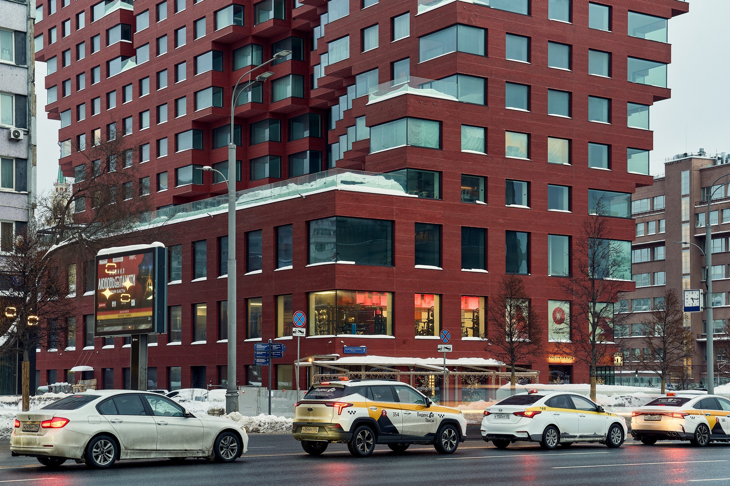 Архитектурная фотосъемка части ЖК RED7 - знАкового красного здания на Проспекте Академика Сахарова