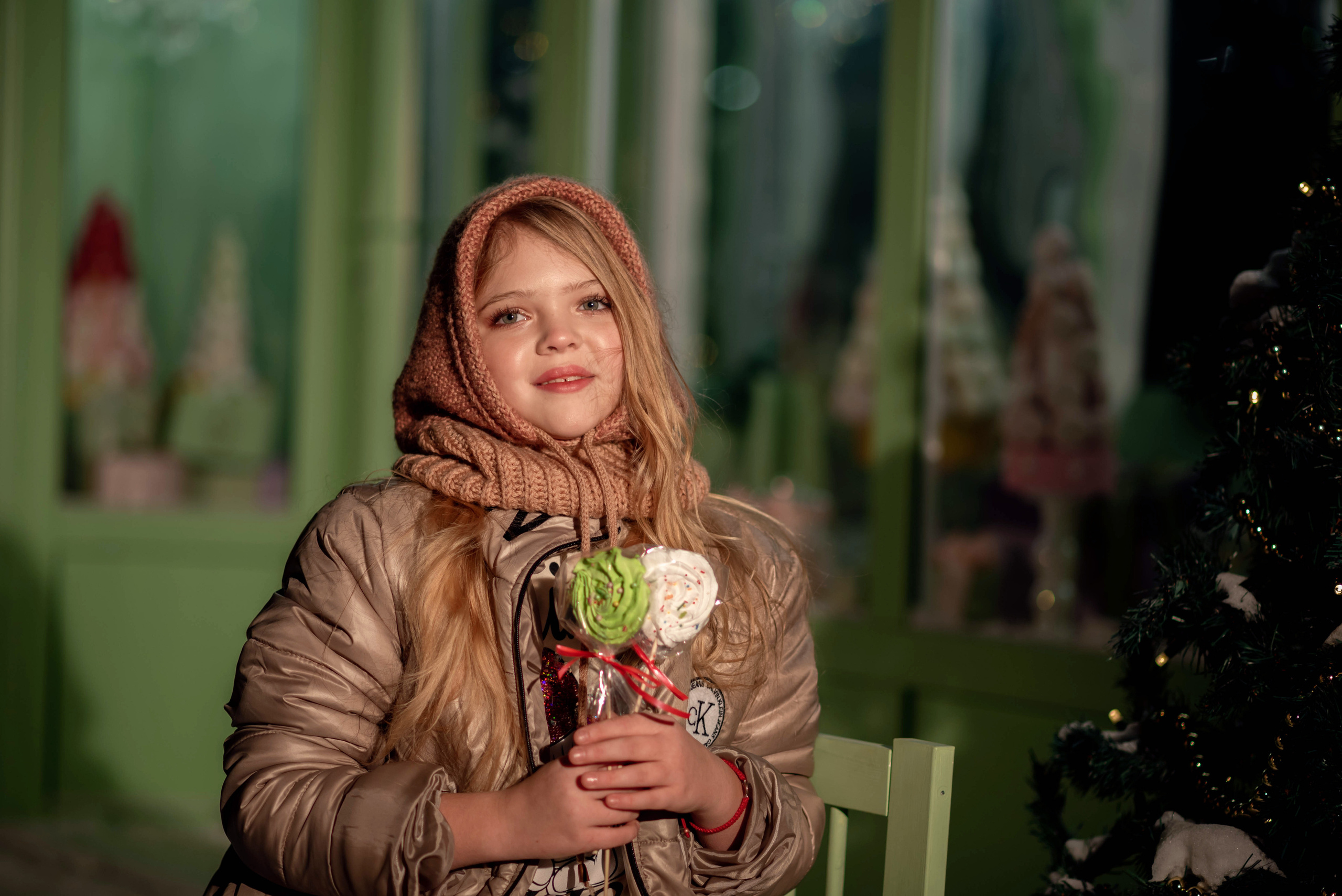 Девочки в уличной локации. Семейный и детский фотограф Оля в Тюмени