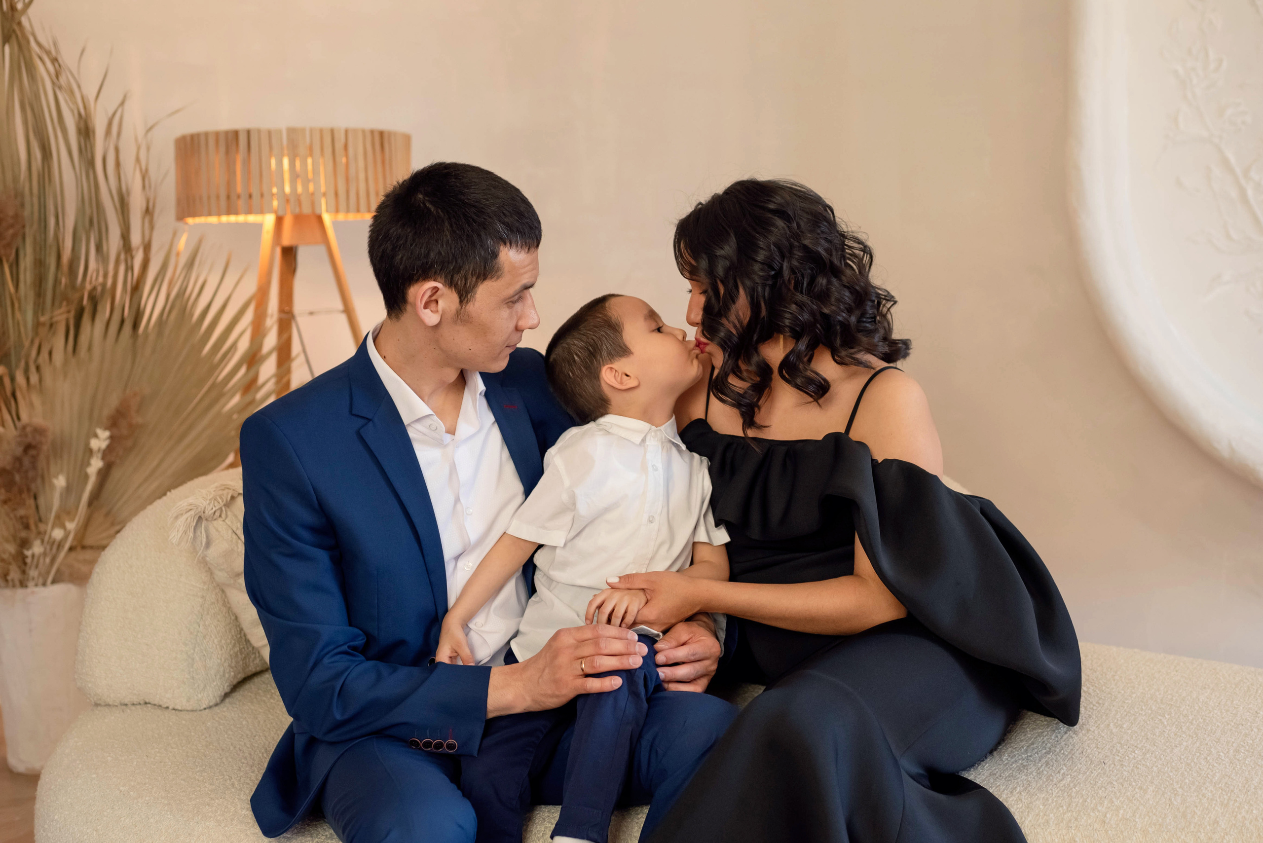 Азат, Диана и Артем в студии. Семейный и детский фотограф Оля в Тюмени