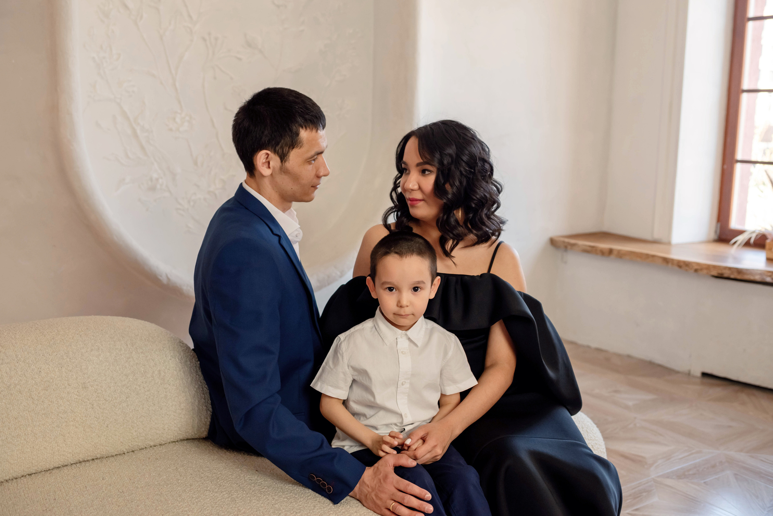 Азат, Диана и Артем в студии. Семейный и детский фотограф Оля в Тюмени