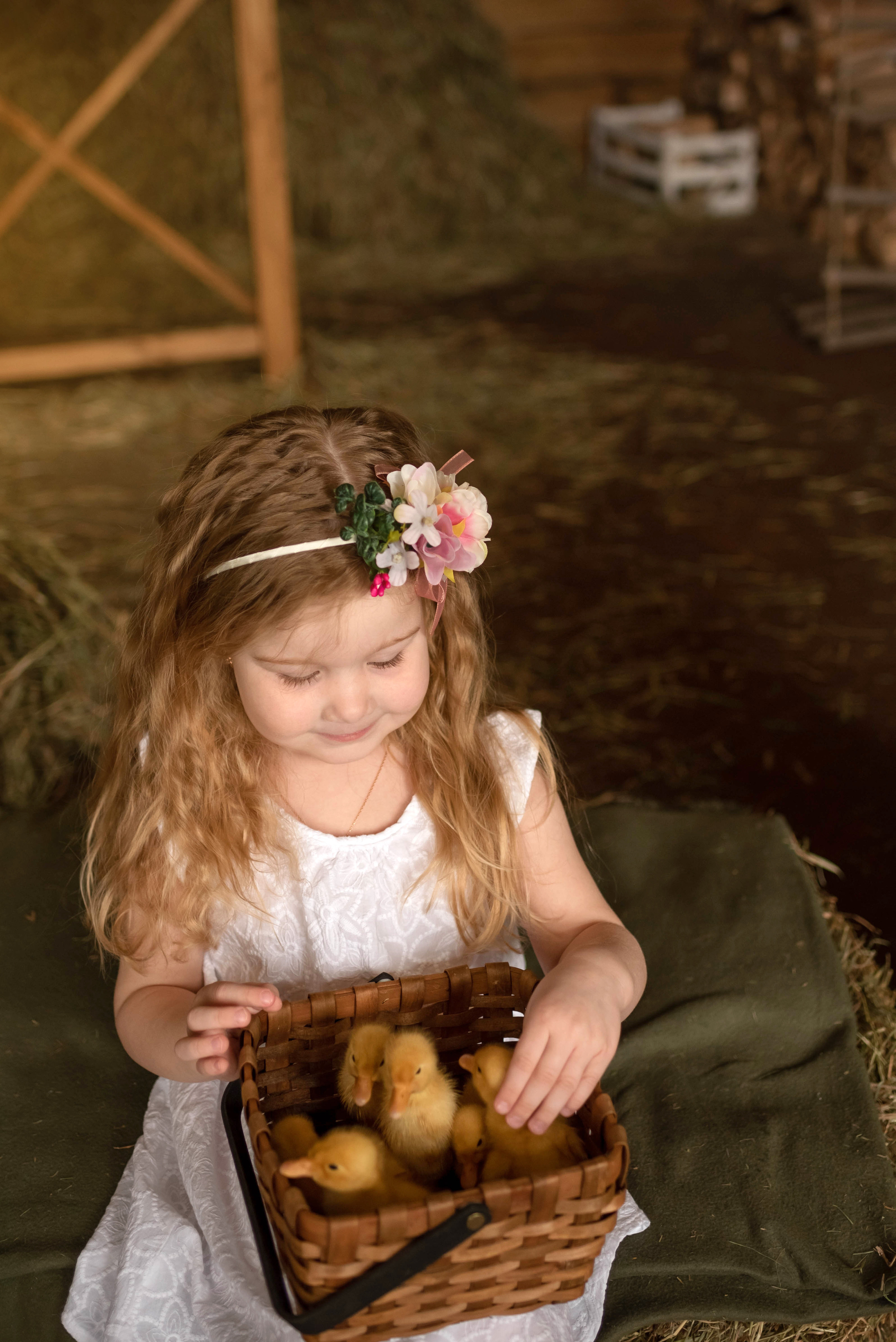 Машенька с утятами. Семейный и детский фотограф Оля в Тюмени