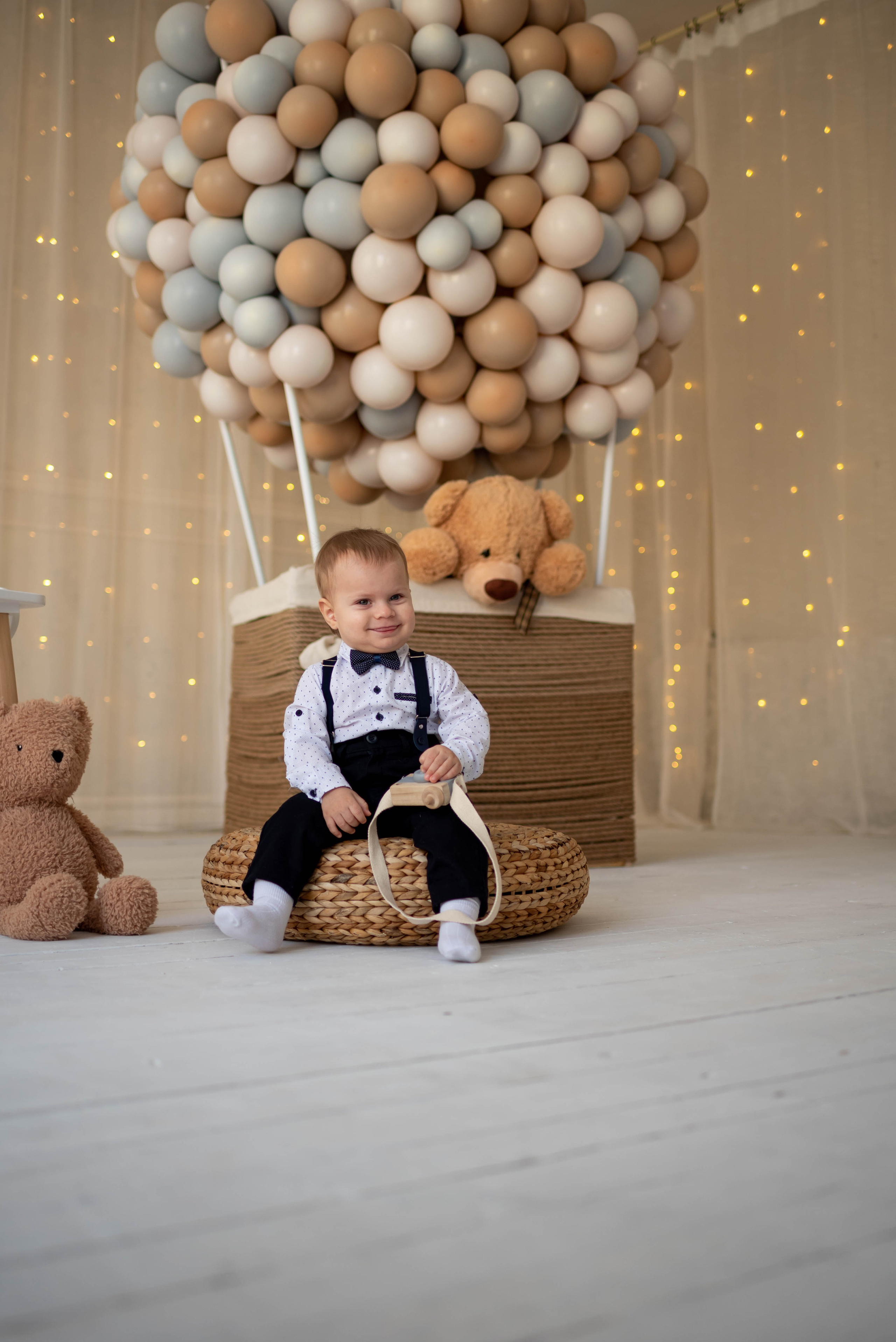 Максим с воздушным шаром. Семейный и детский фотограф Оля в Тюмени