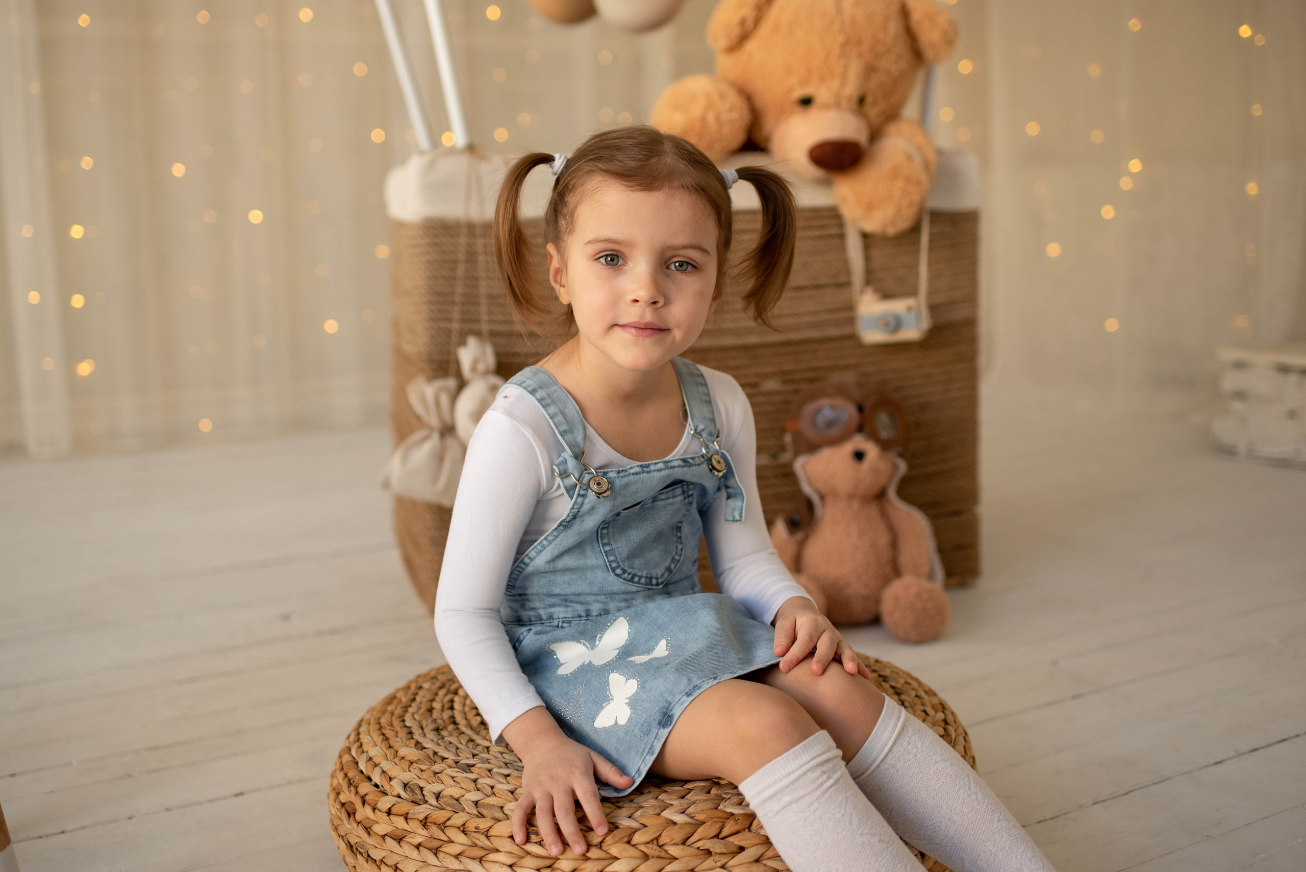 Алеша и Аня с воздушным шаром. Семейный и детский фотограф Оля в Тюмени