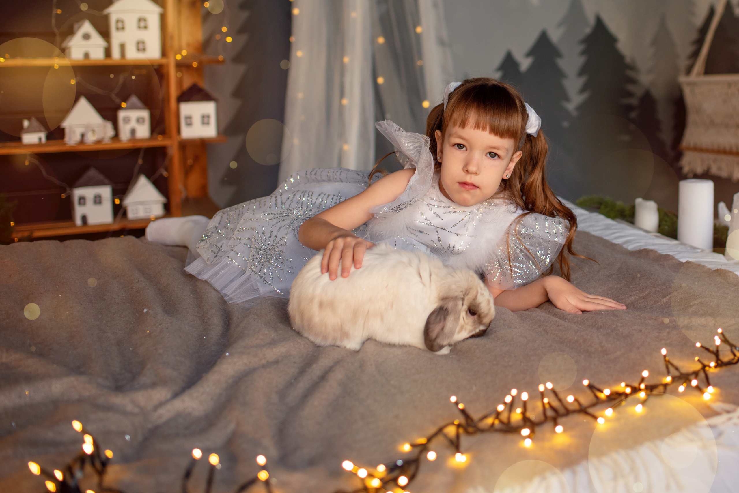 Ева, Кира и Аркаша с кроликом Бубликом. Семейный и детский фотограф Оля в Тюмени