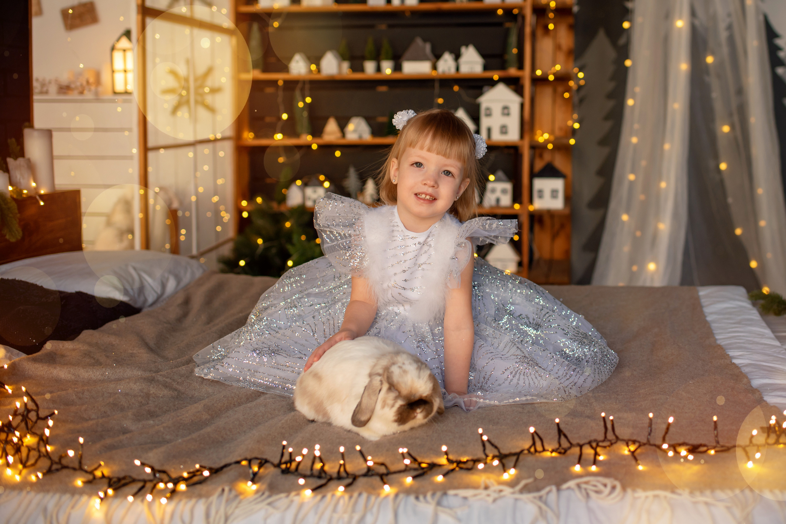 Ева, Кира и Аркаша с кроликом Бубликом. Семейный и детский фотограф Оля в Тюмени