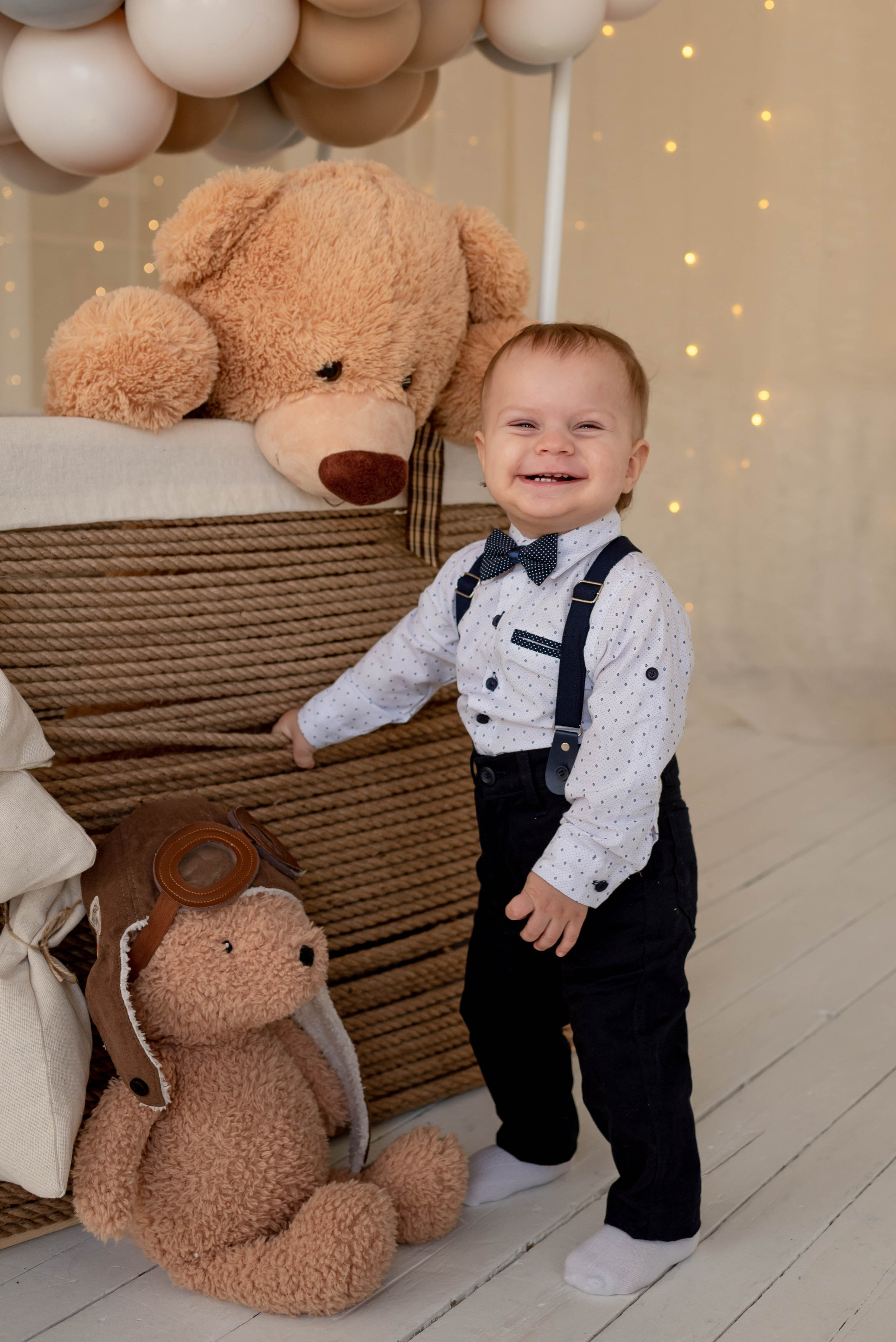 Максим с воздушным шаром. Семейный и детский фотограф Оля в Тюмени