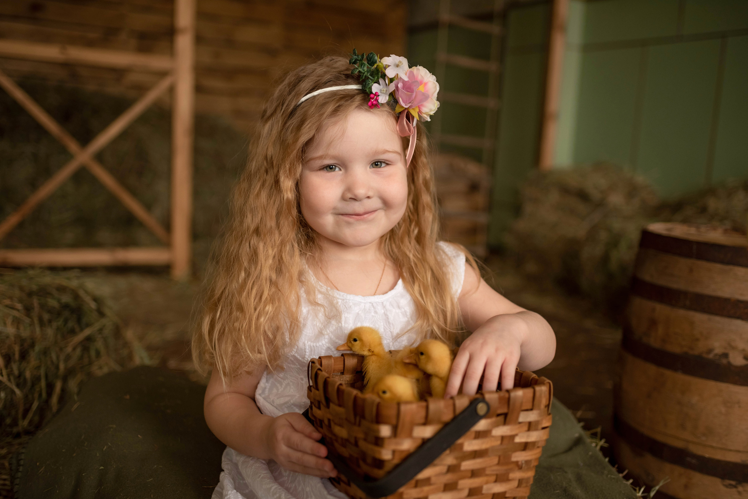 Машенька с утятами. Семейный и детский фотограф Оля в Тюмени