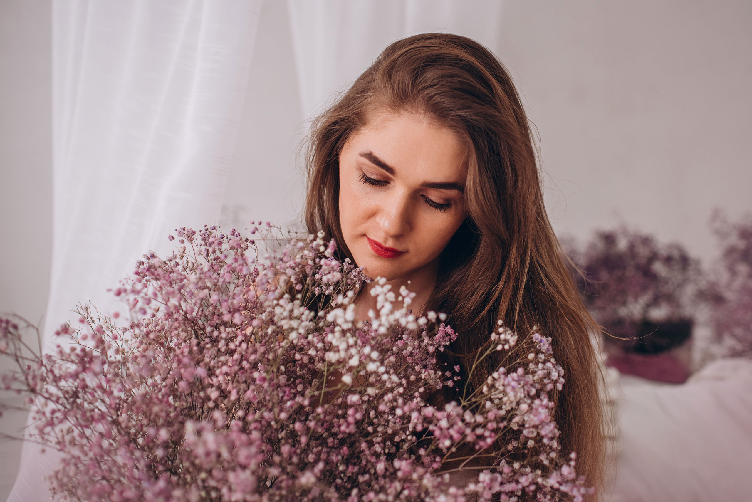 Наталья с гипсофилами. Семейный и детский фотограф Оля в Тюмени