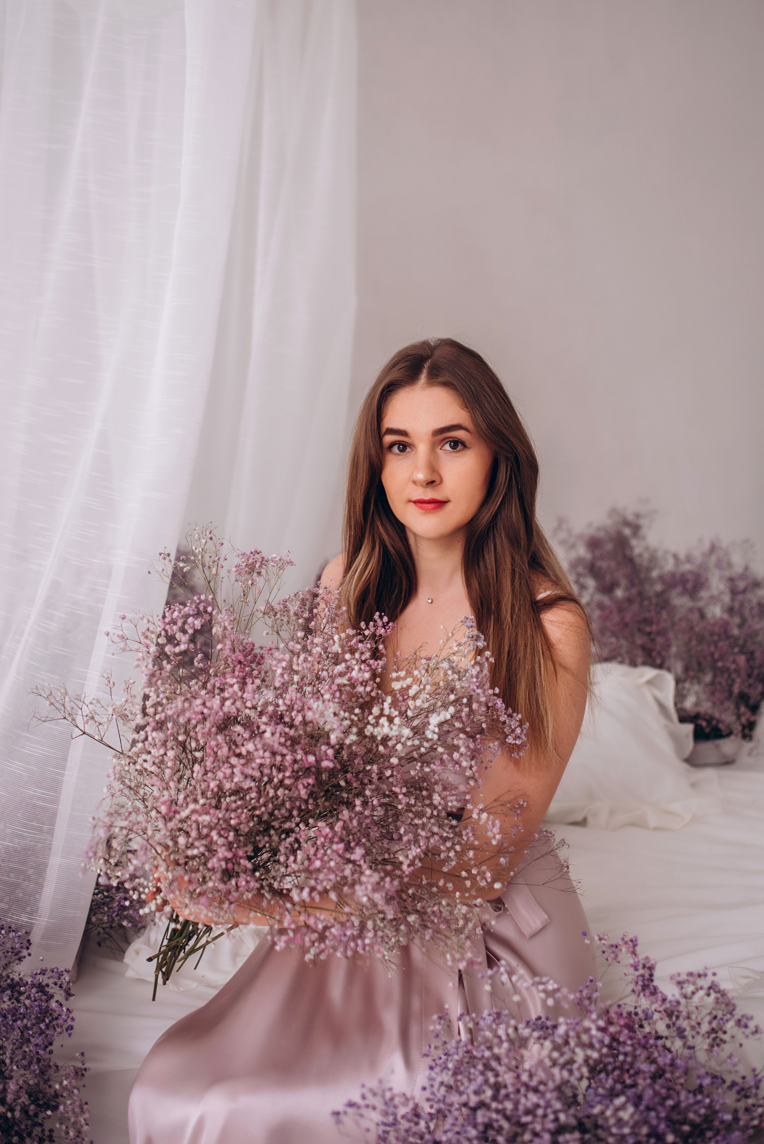 Наталья с гипсофилами. Семейный и детский фотограф Оля в Тюмени