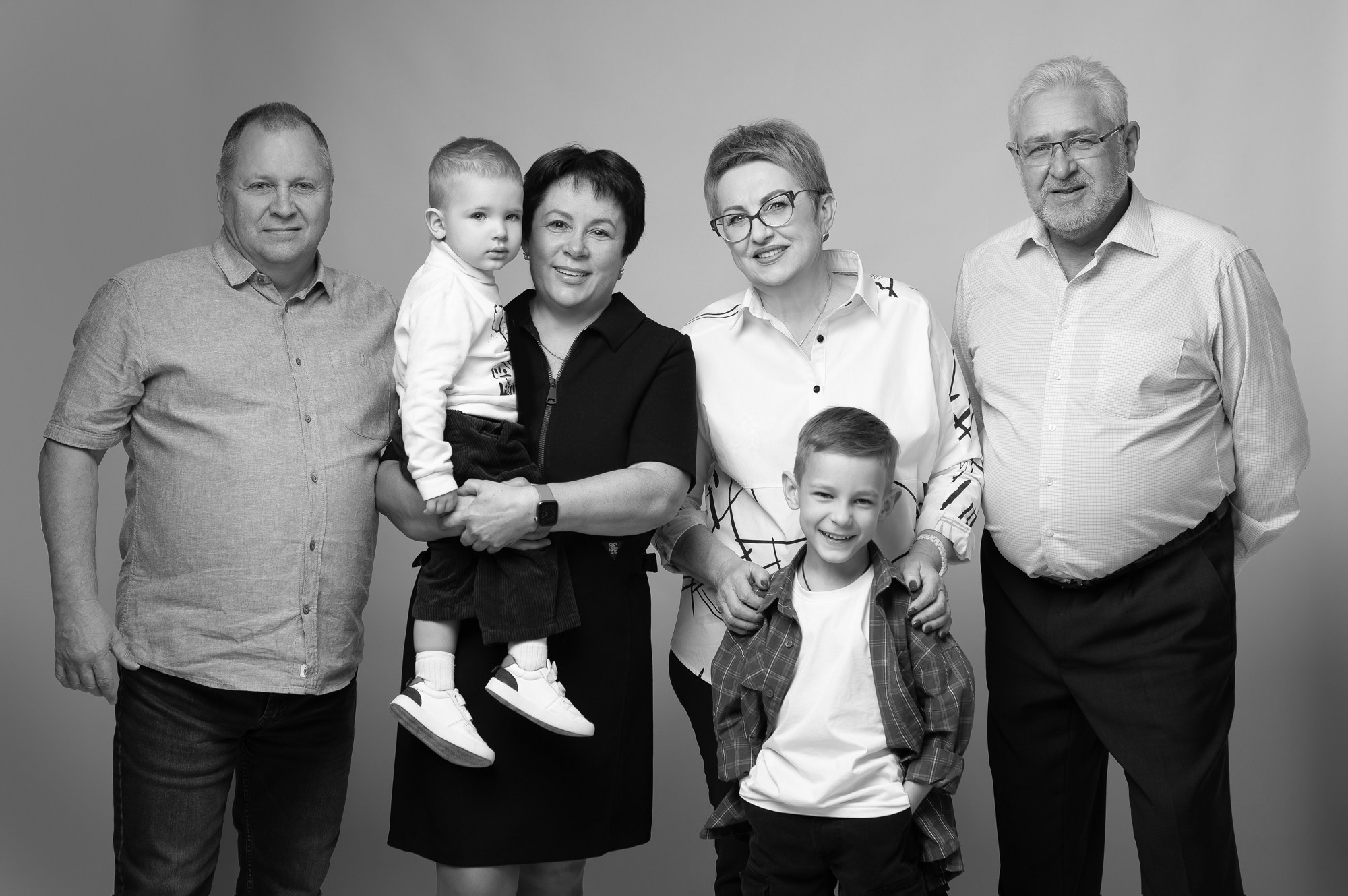 Семейная фотосессия в студии. Фотограф в Оренбурге. Профессиональный фотограф