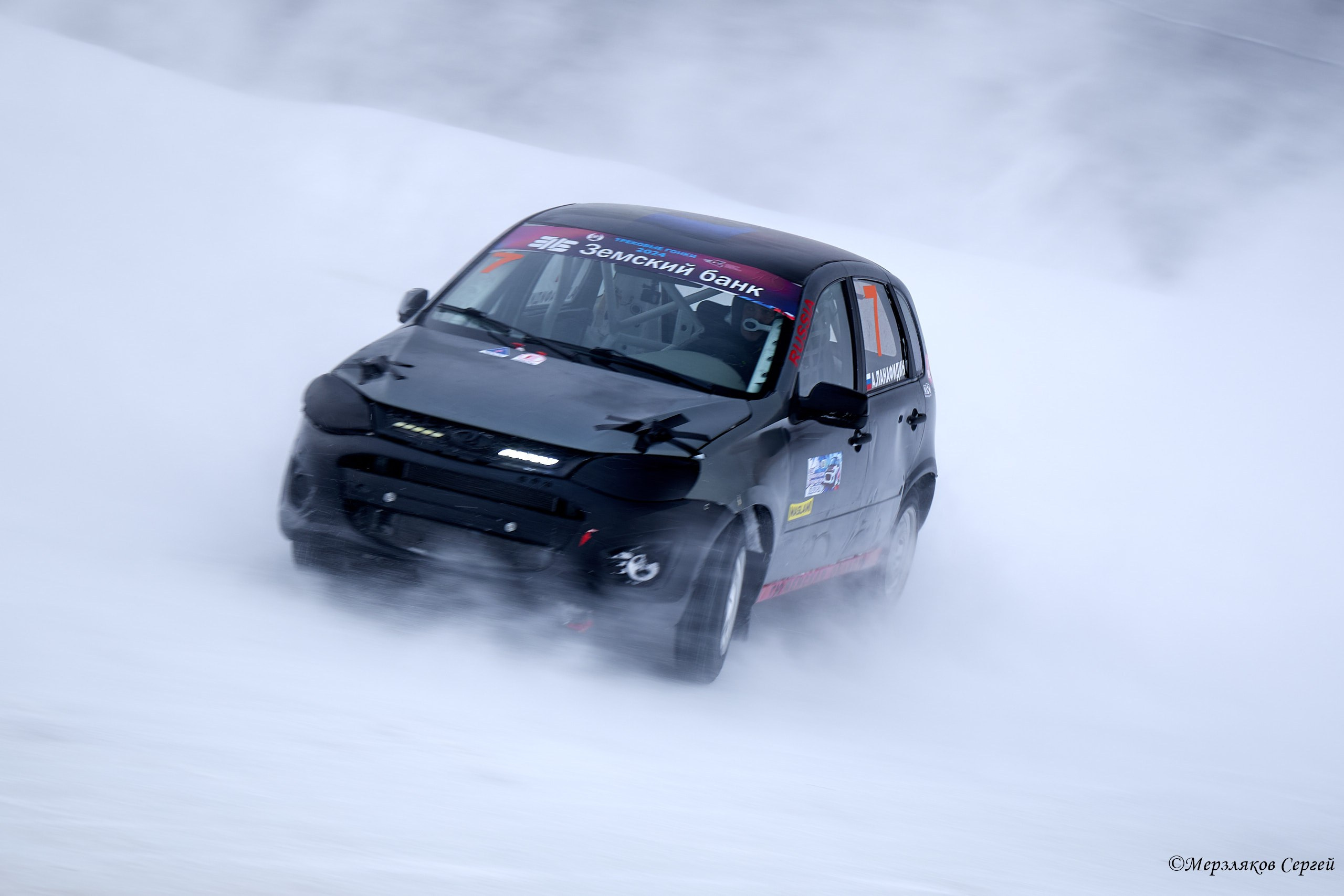 Трековые автогонки на льду Чемпионат России. Спортивный репортажный фотограф в Ижевске Сергей Мерзляков