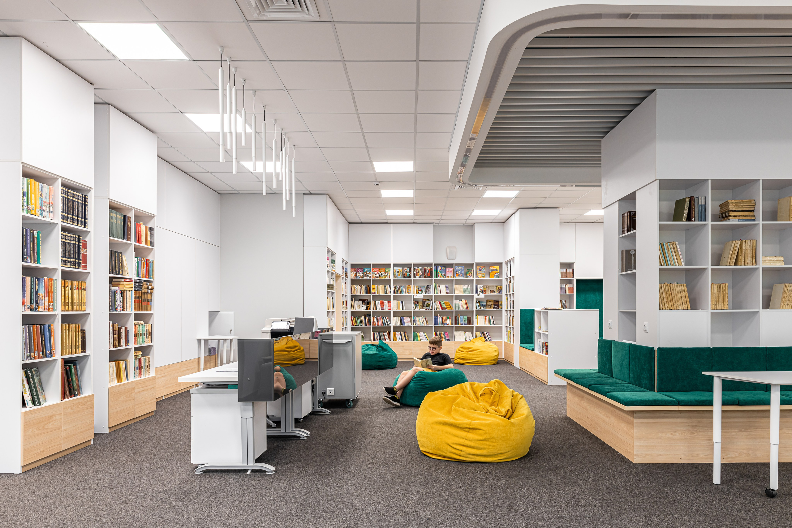 «Умная» школа № 74, г. Киров. Дизайнер Алина Вейнкрот. Иван Благушин. Интерьерный и архитектурный фотограф в Москве и Санкт-Петербурге