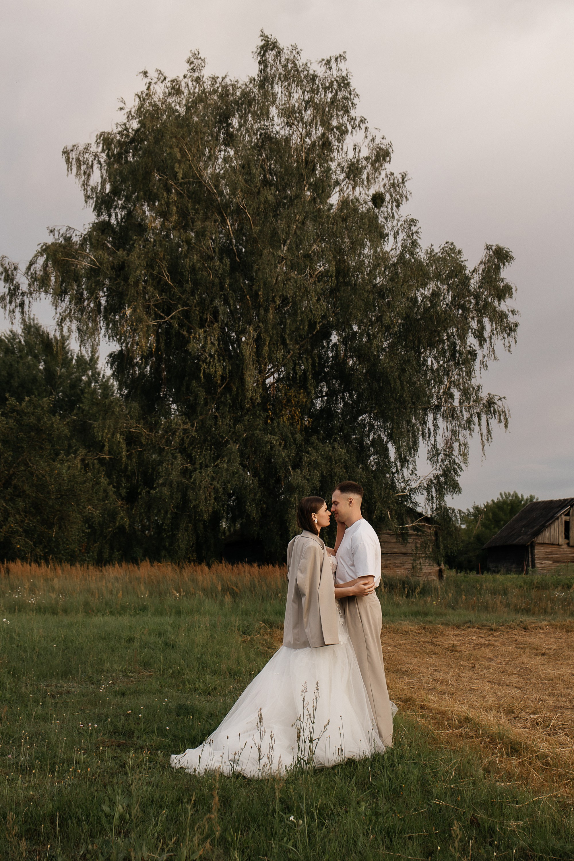 Свадьбная фотосессия в деревенской атмосфере. Свадебный и семейный фотограф Виолетта Сидельникова. Краснодар, Россия, Беларусь, Европа