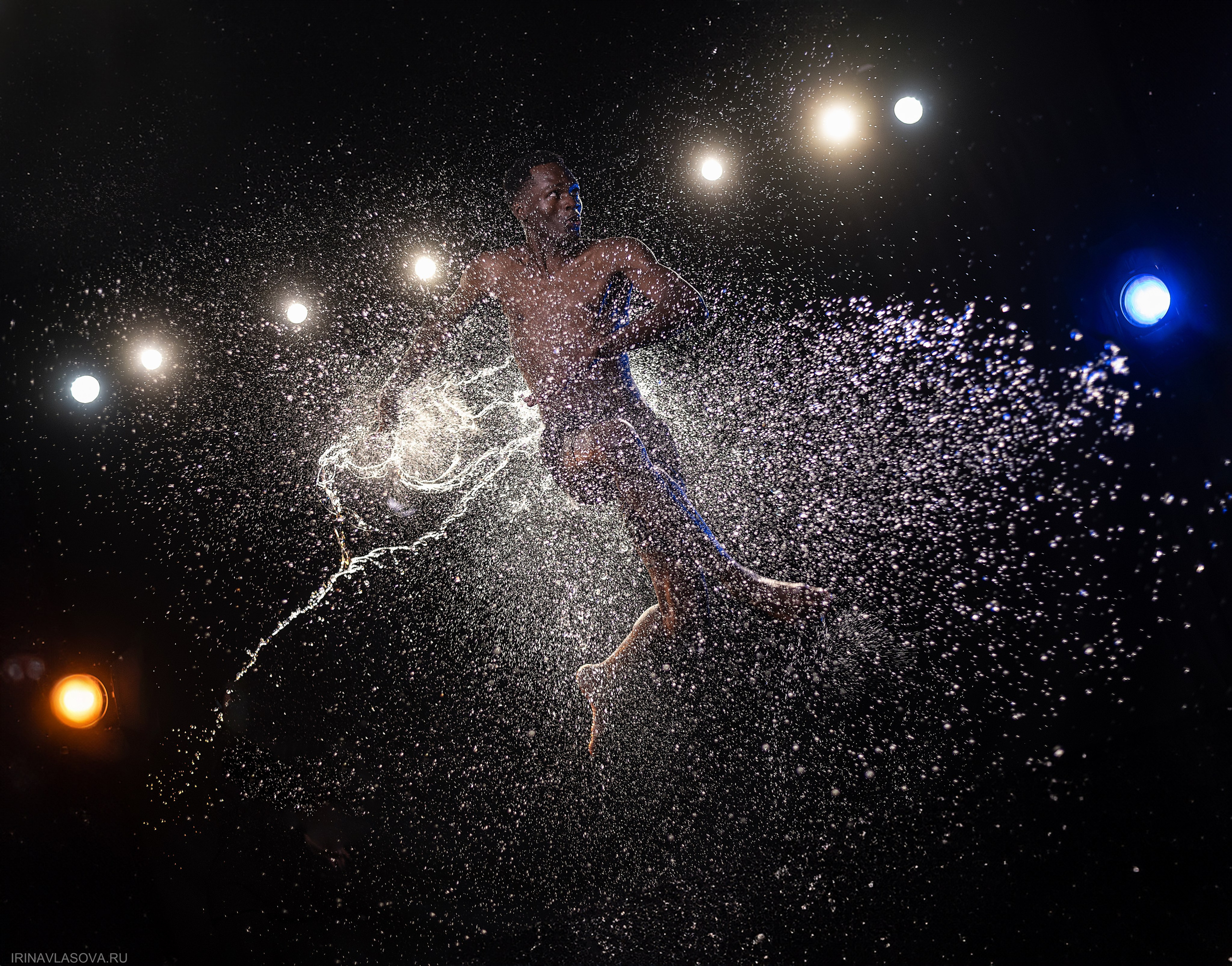 аква фотосессия с водой в студии для танцоров и спортсменов