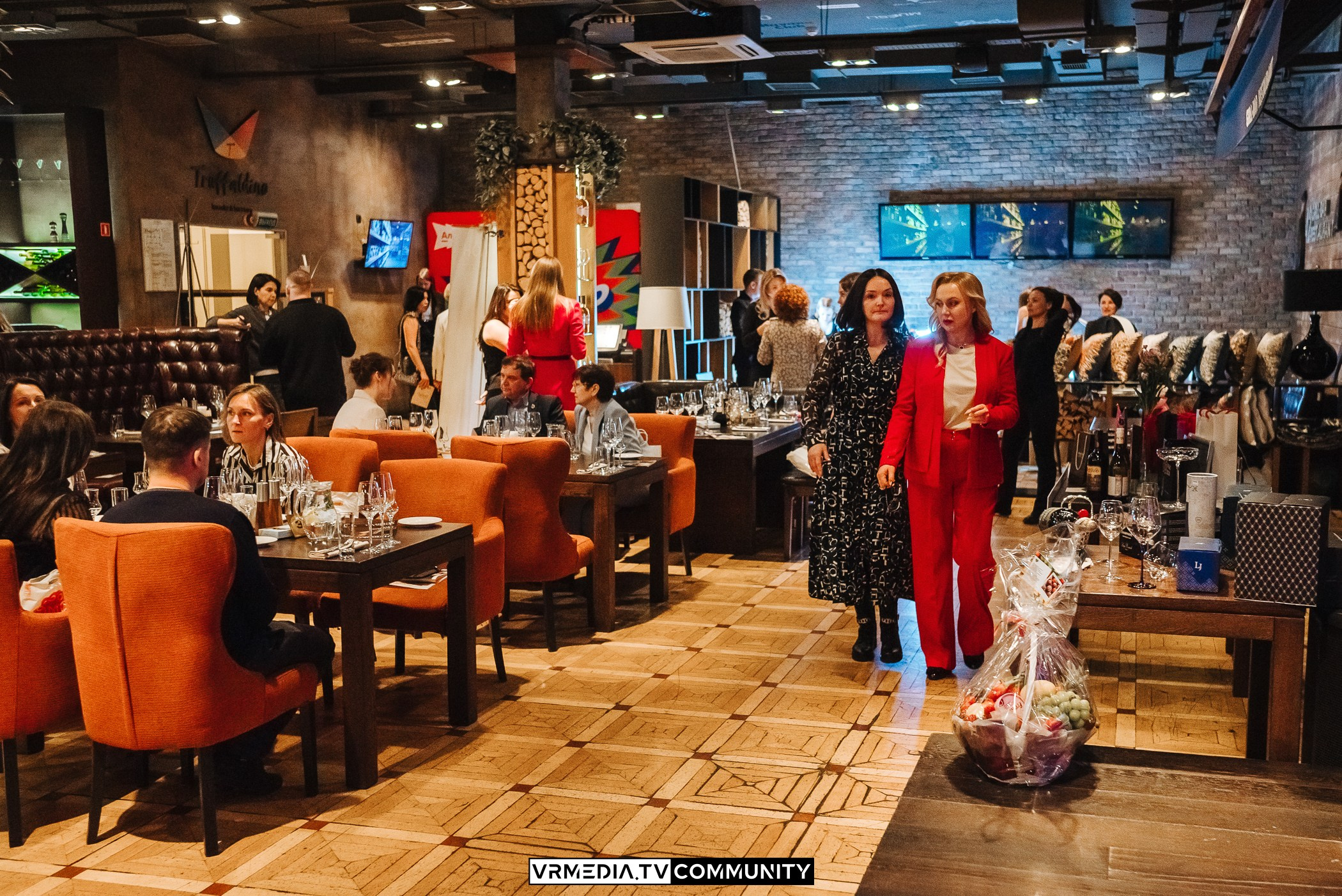 Модный вторник. Винный вечер «Жизнь замечательных людей»