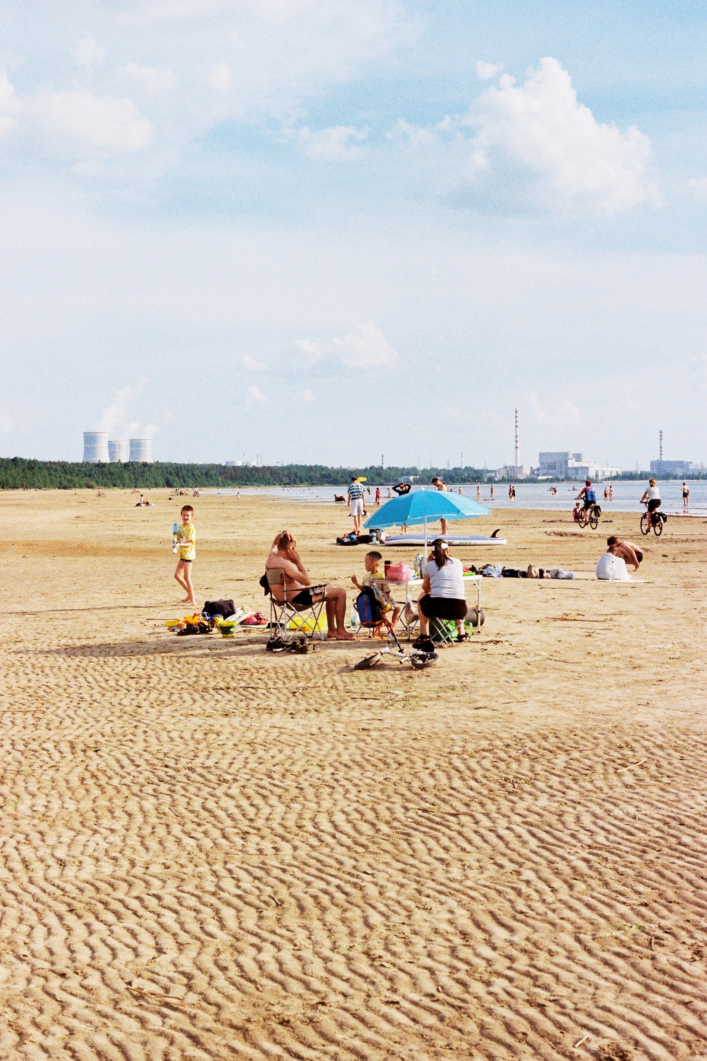 городской пейзаж. уличная фотография. пляж