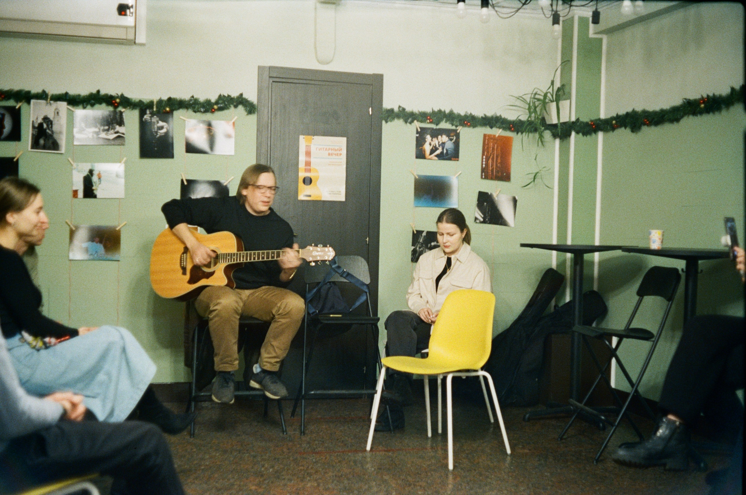 12.12.2021 // Гитара и фотография. Фотовыставки serebro.gallery, в которых автором можешь стать ты! | Москва