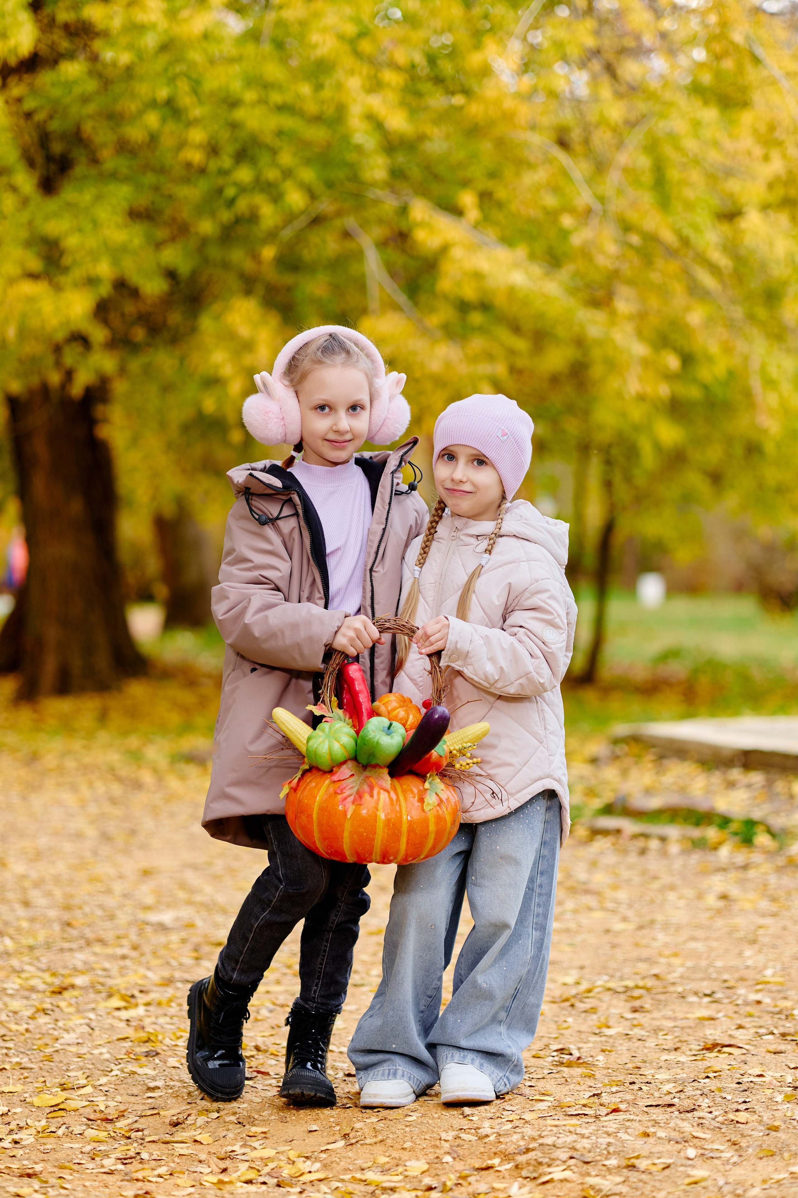 Прогулка в парке классом. Фотограф Выпускные альбомы Таганрог Сергей Коробченко