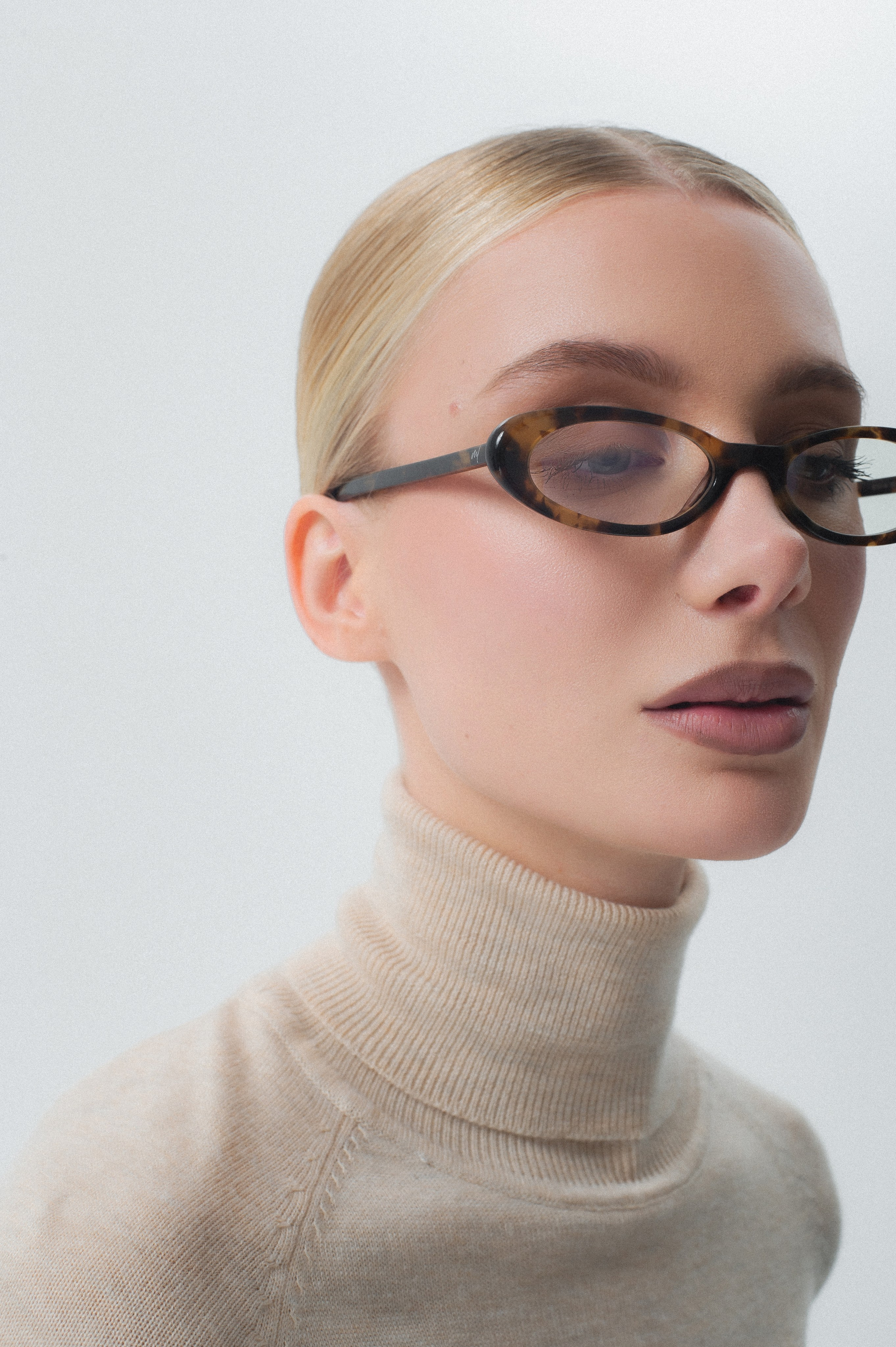 Glasses commercial. Elizaveta Filchenko. Fashion-photographer and director