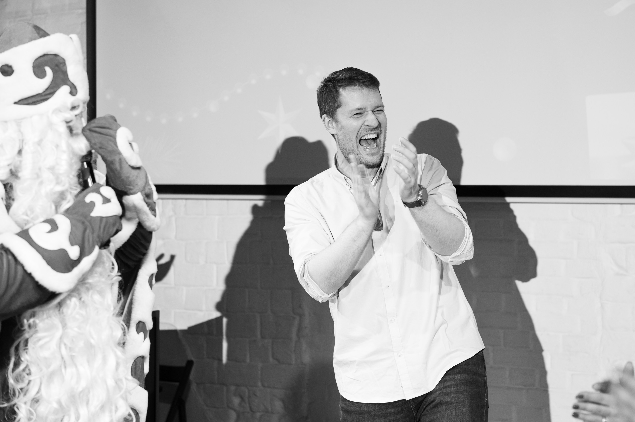 Новогодний корпоратив в стиле Неоновая вечеринка. Праздничное агентство ПИОН