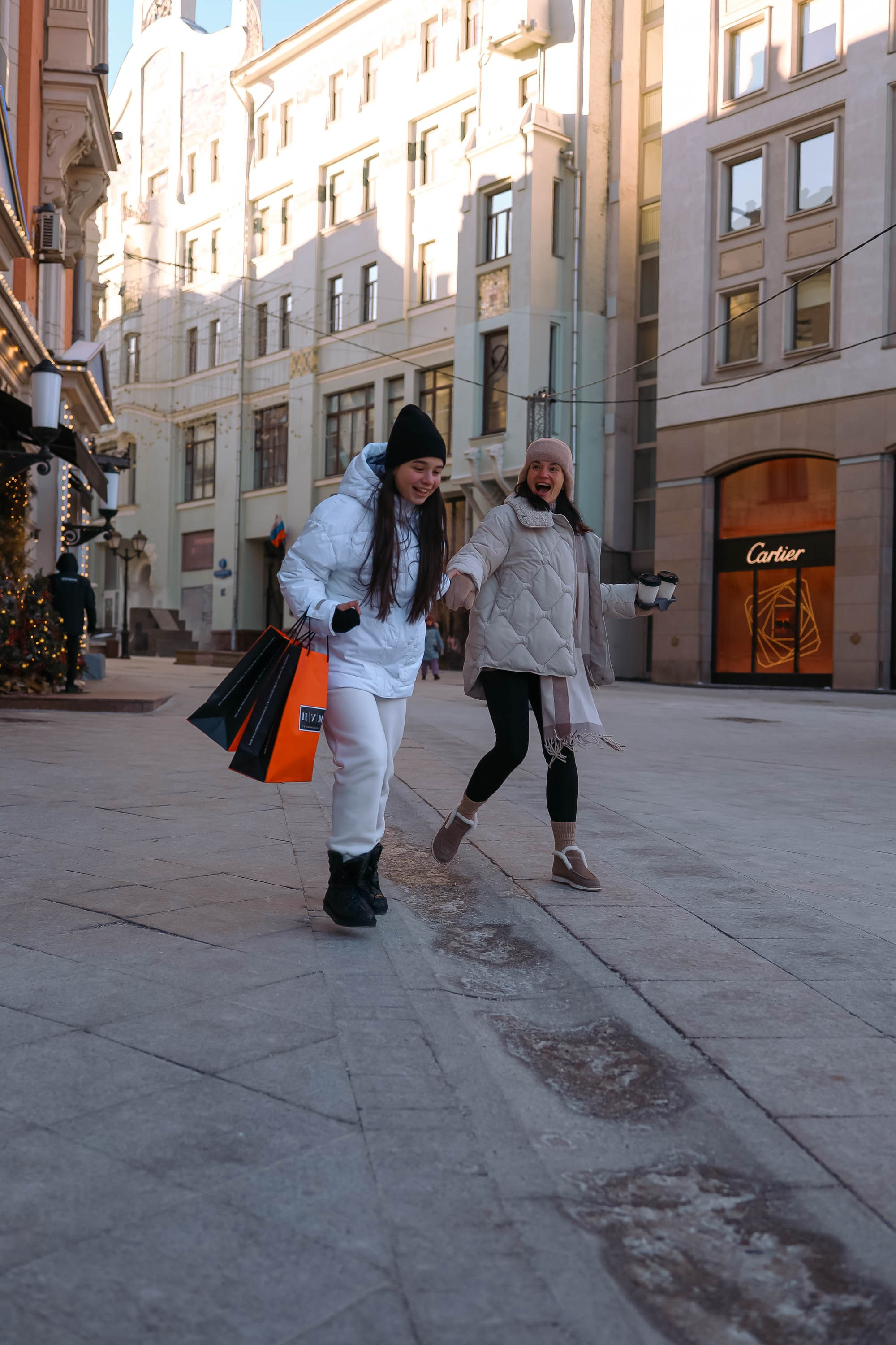 Мама с дочкой